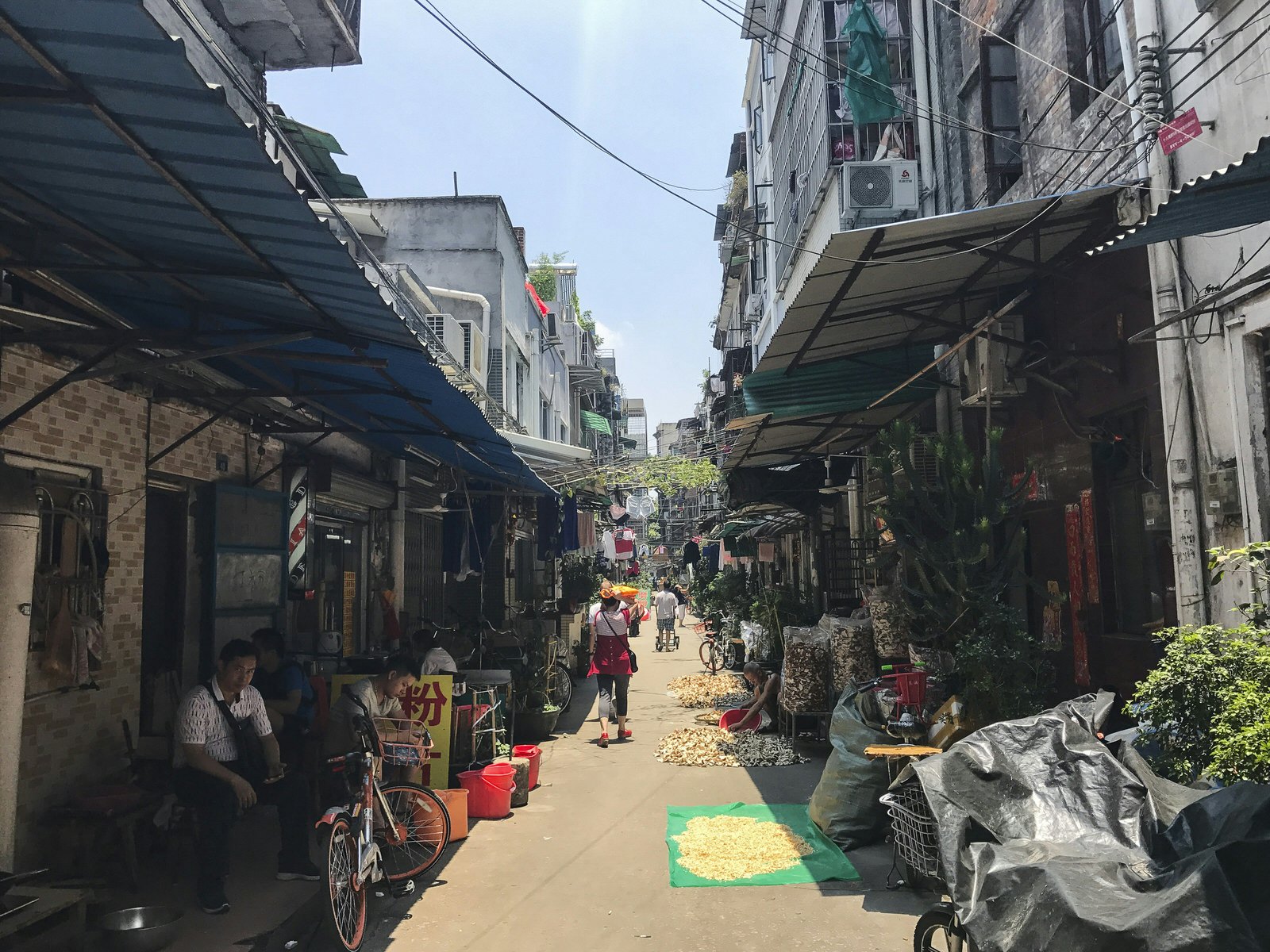 An alleyway in Liwan, the traditional heart of Guangzhou © Cathy Adams / Lonely Planet