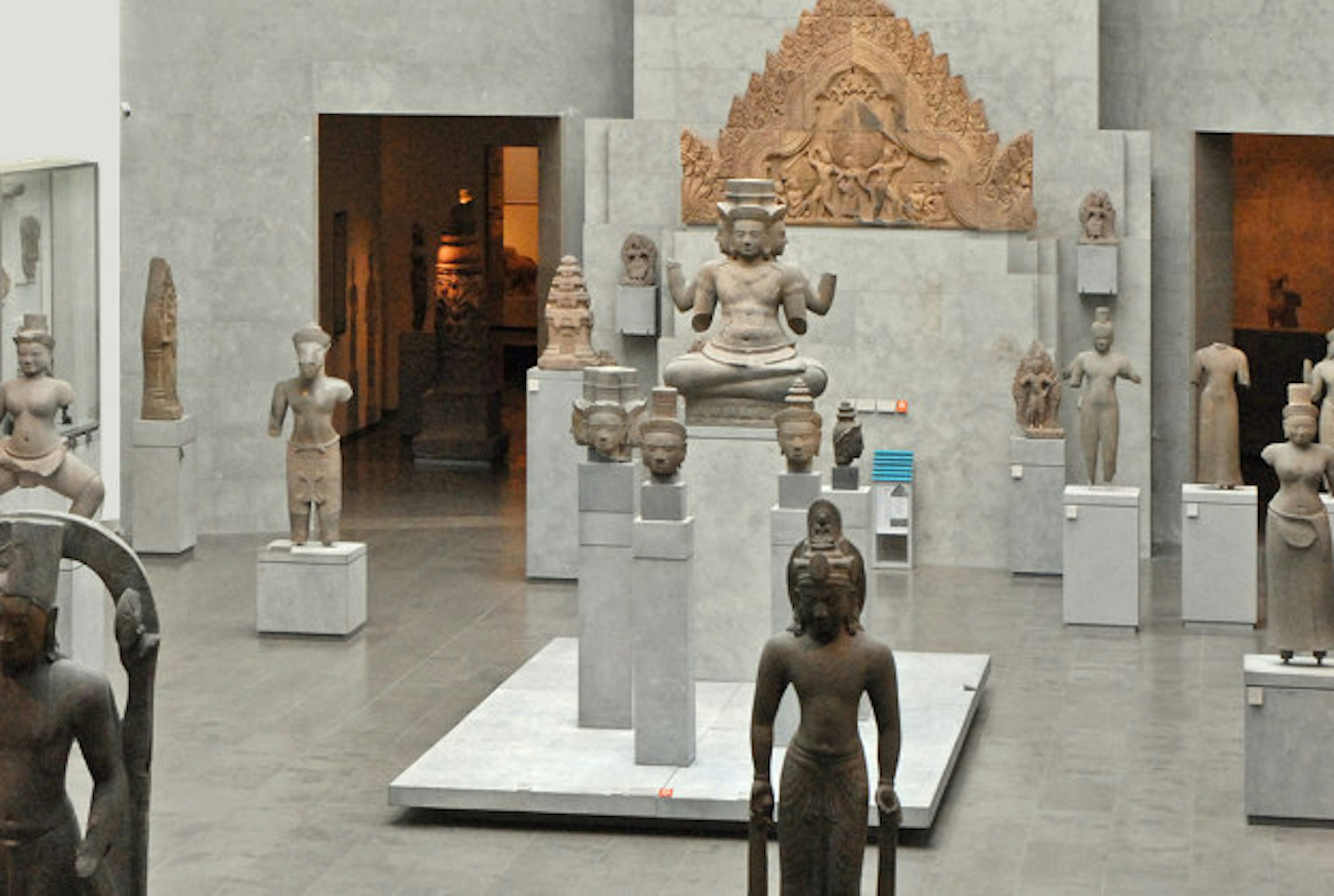 The head of Harihara (centre of the three heads in the middle) at the Musée Guimet.