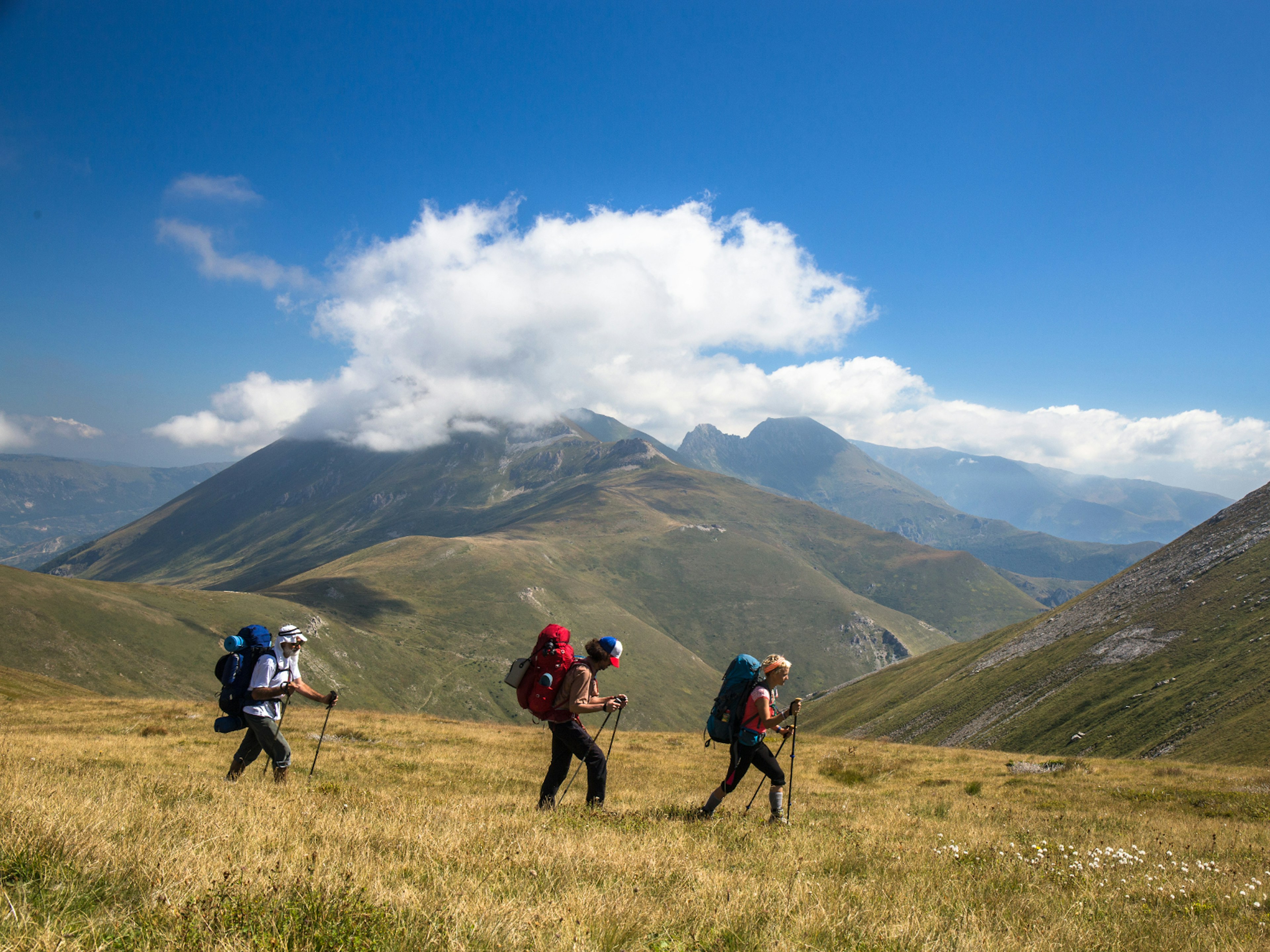 On the trail in Šar Mountain, with Vrtop pass and Kobilica (2528m) in the background © Aleksandar Donev / iBestTravel