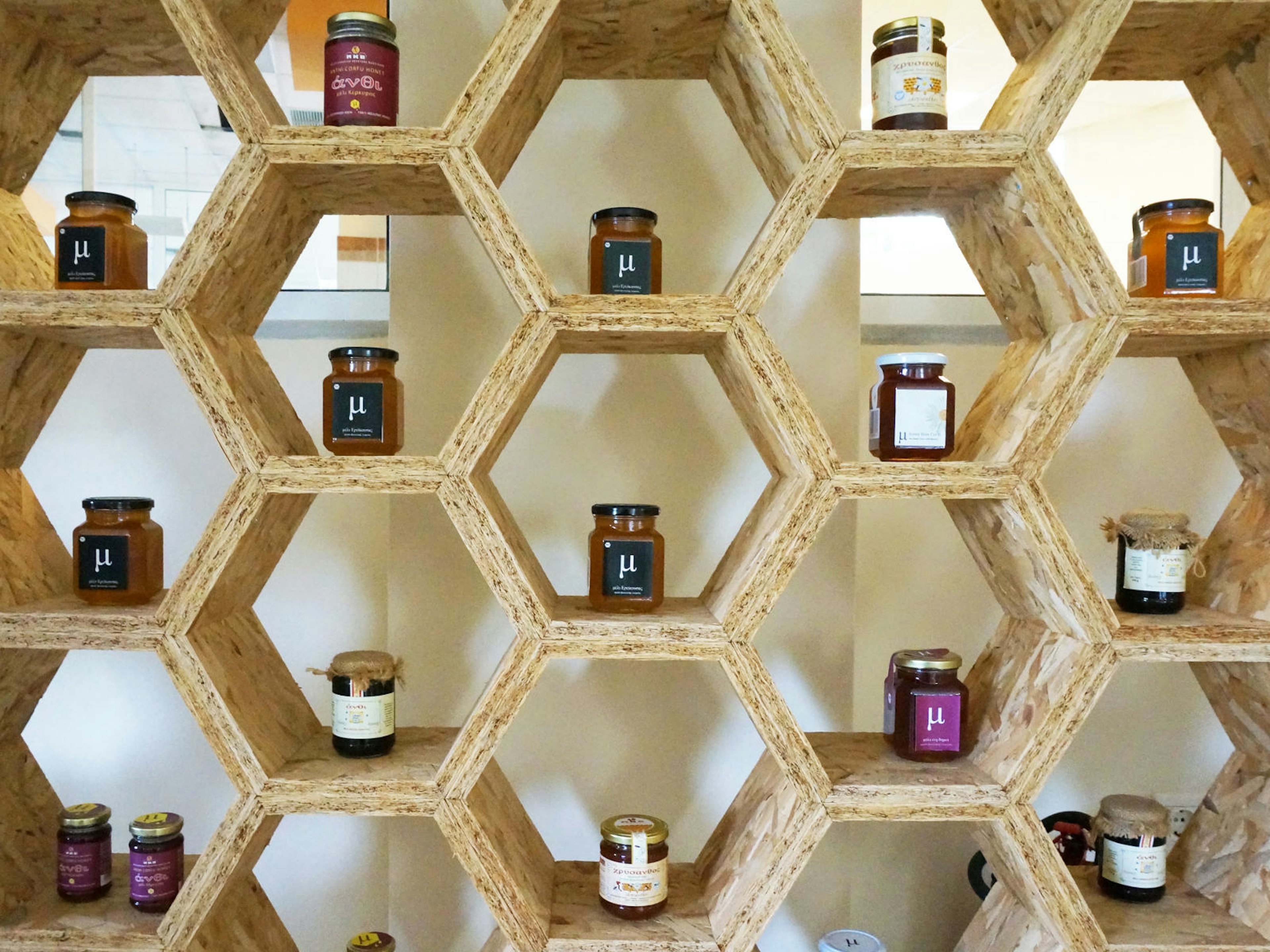 Honey on sale at Vasilakis bee farm in Vatos © Anita Isalska / ϰϲʿ¼