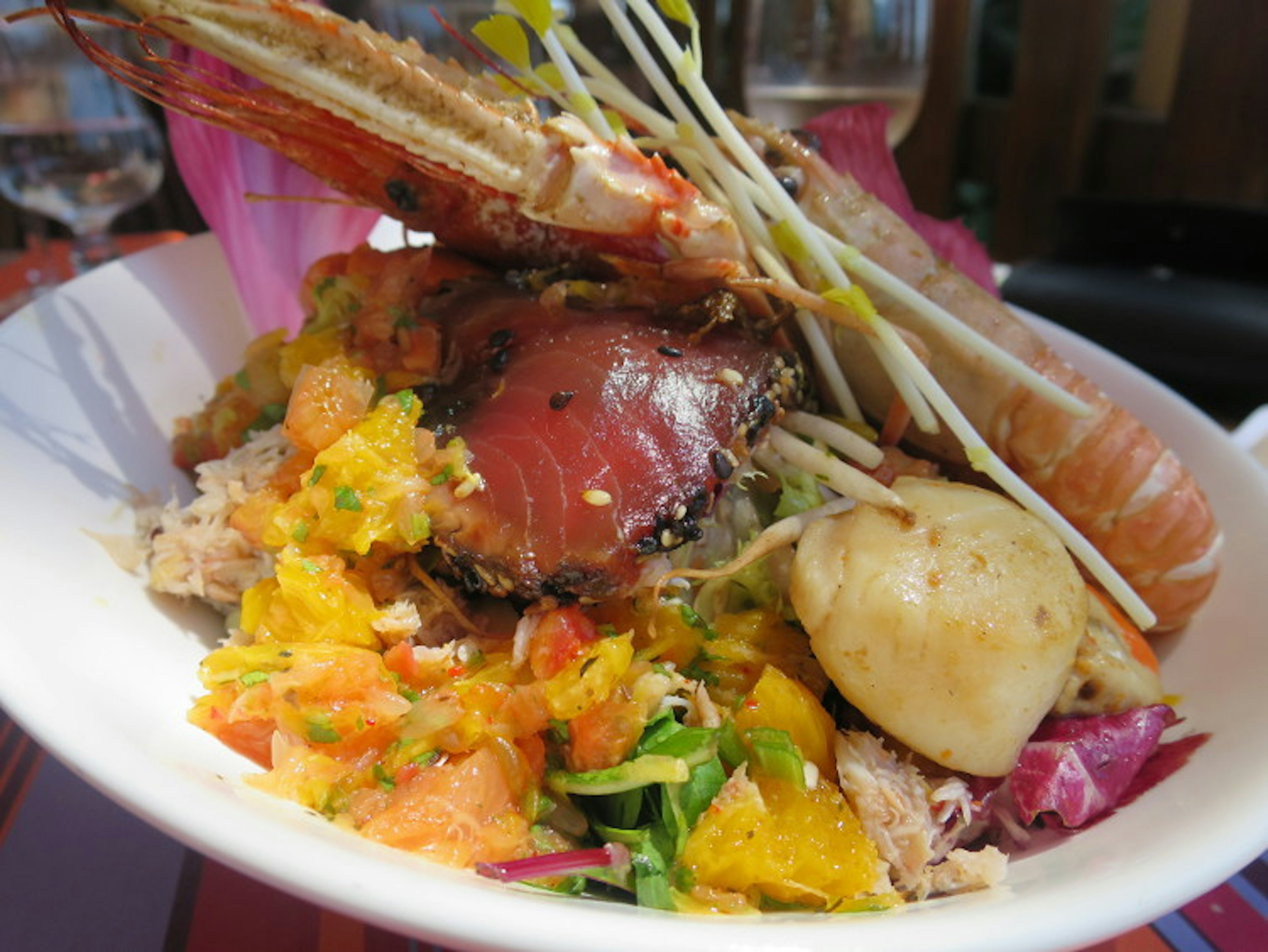 Fresh seafood at Le Pradeau Plage. Image by Karyn Noble/Lonely Planet