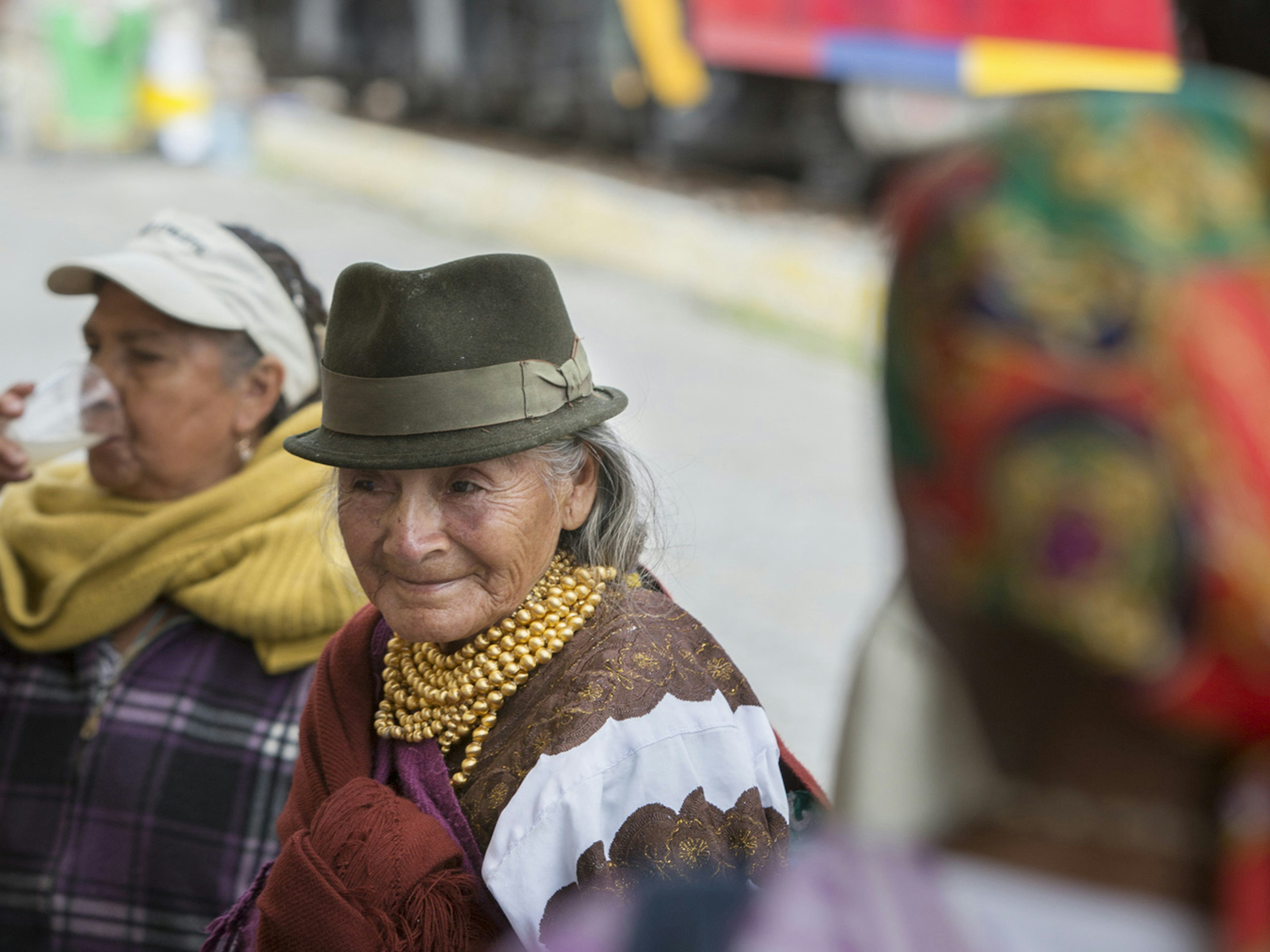 Local traders and brakemen await the Tren de la Libertad's departure from Ibarra