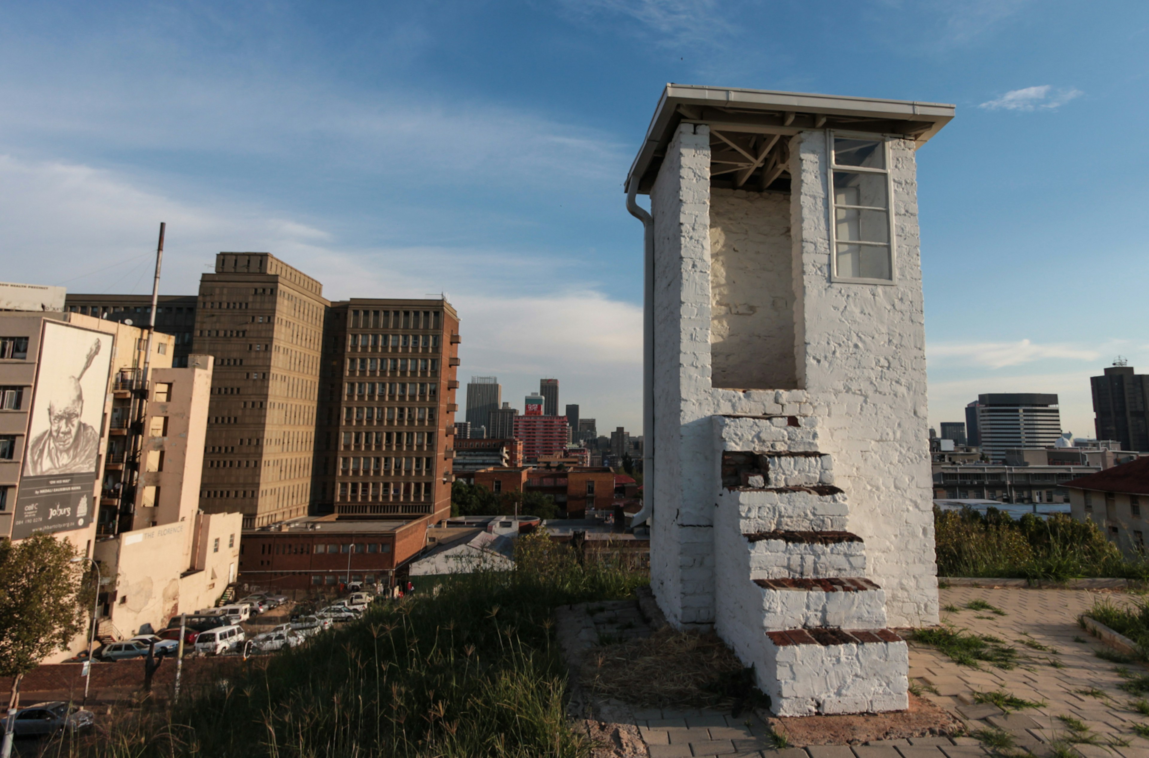 A stark sentry tower stands testament to Constitution Hill's past as a prison © Heather Mason / ϲʼʱ