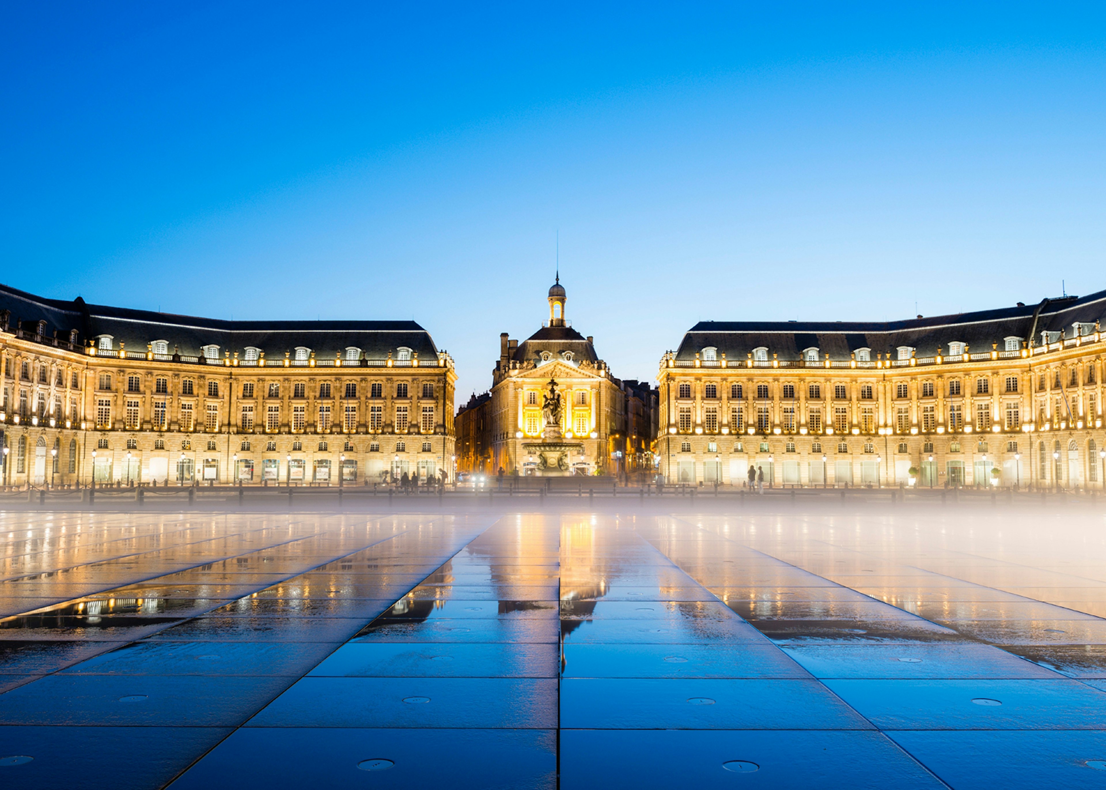 Bordeaux’s elegant Place de la Bourse stands out in a city full of classical architecture © Justin Foulkes / Lonely Planet