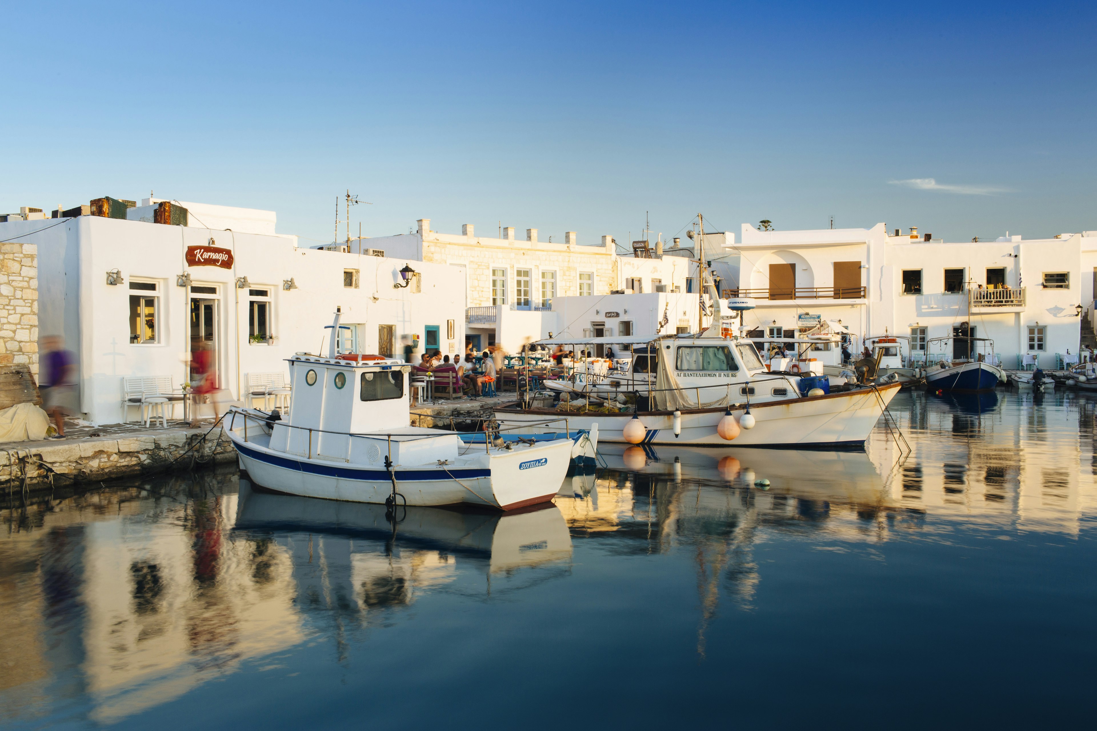 Boats in harbour at Naoussa, Paros, Greece. Adrienne Pitts / ϰϲʿ¼