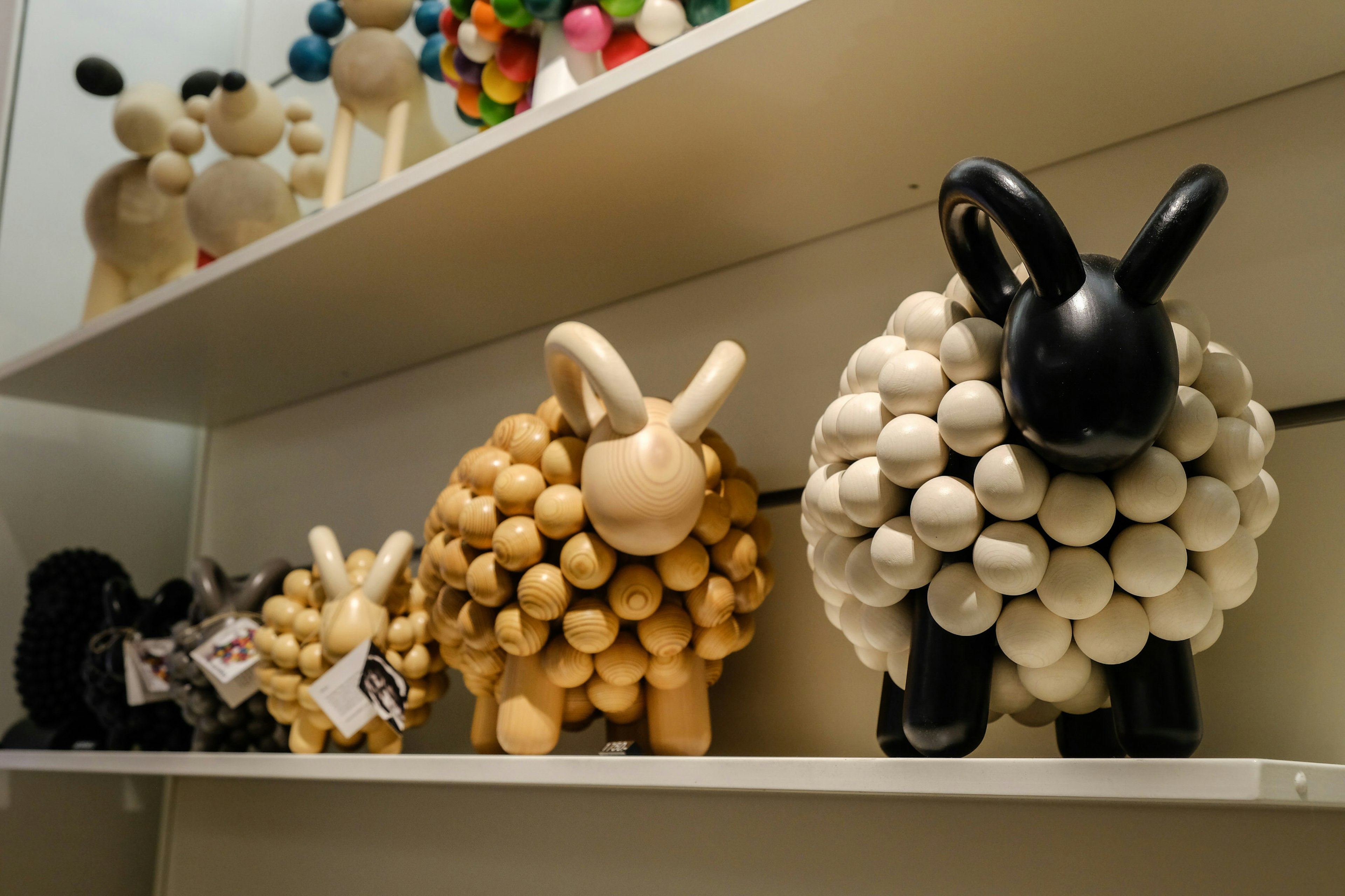 A shelf with sheep ornaments, made from wooden balls, at Aarikka, Helsinki © Tim Bird / ϰϲʿ¼