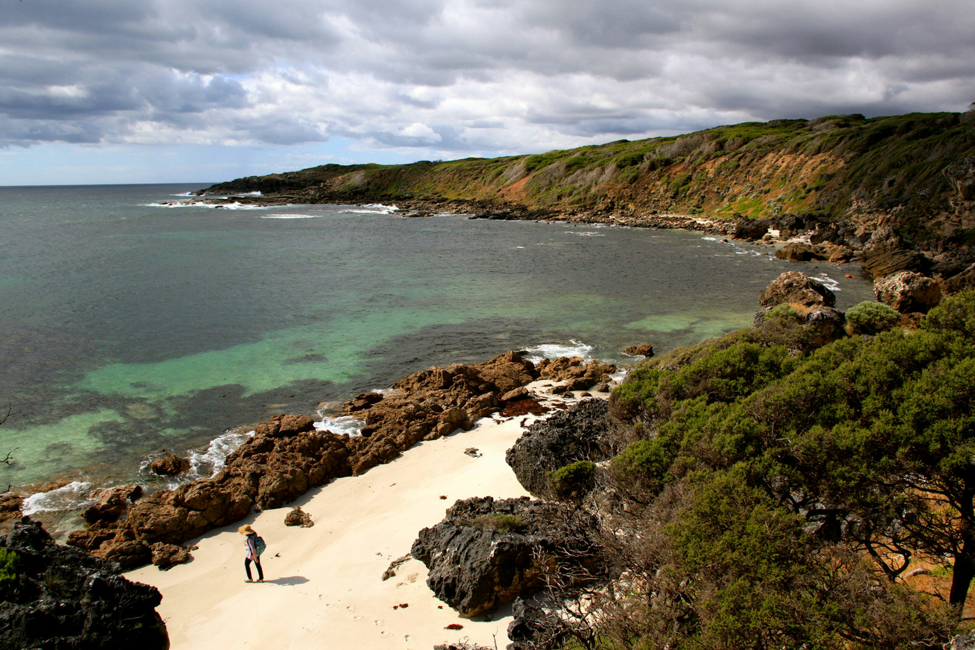 Margaret River - a walker wearing a sunhat strolls along a sandy coastal path in Margaret River ©Fleur Bainger/ϰϲʿ¼