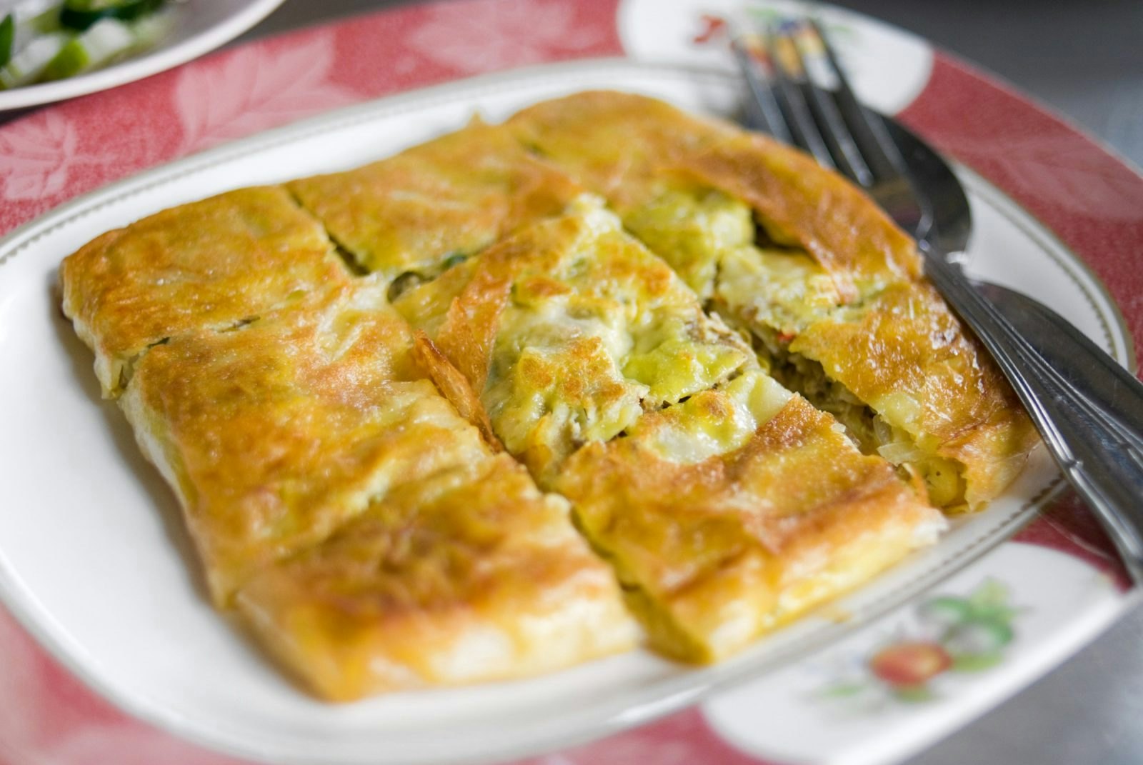 Mataba gai, a thin pancake stuffed with chicken, egg and curry powder, Bangkok © Austin Bush / Lonely Planet