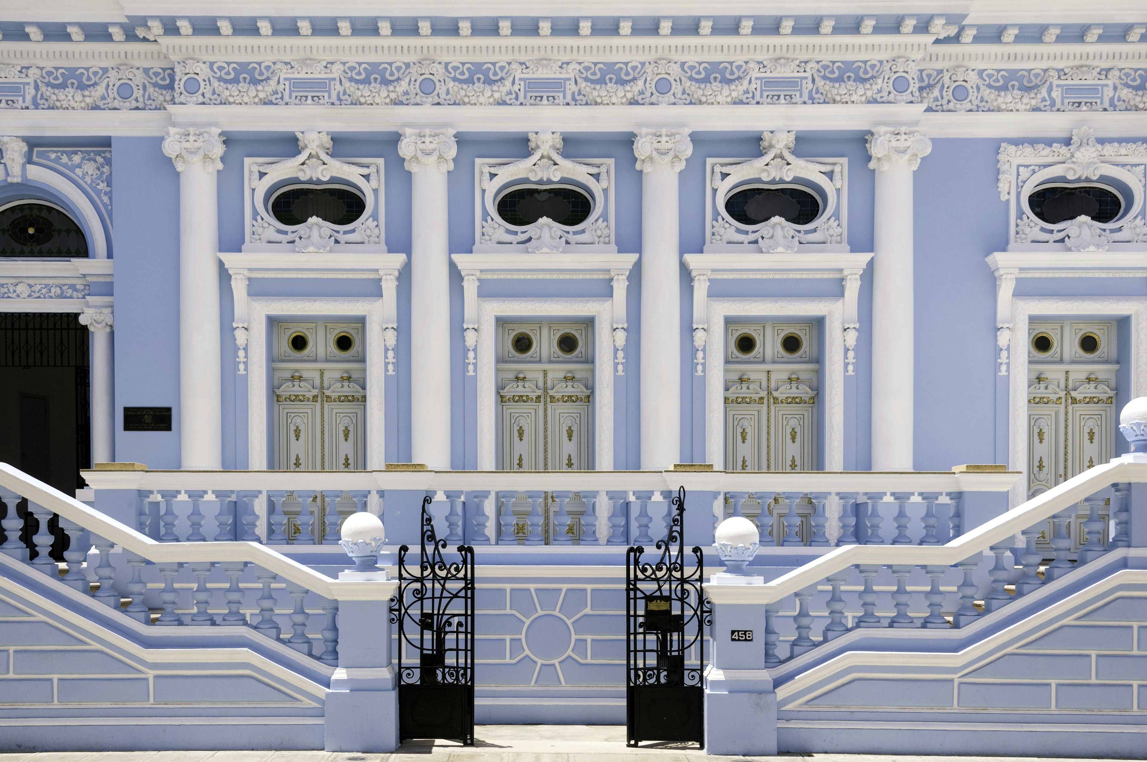 Front of a classic colonial building in Merida, Yucatan, Mexico, North America © John Woodworth