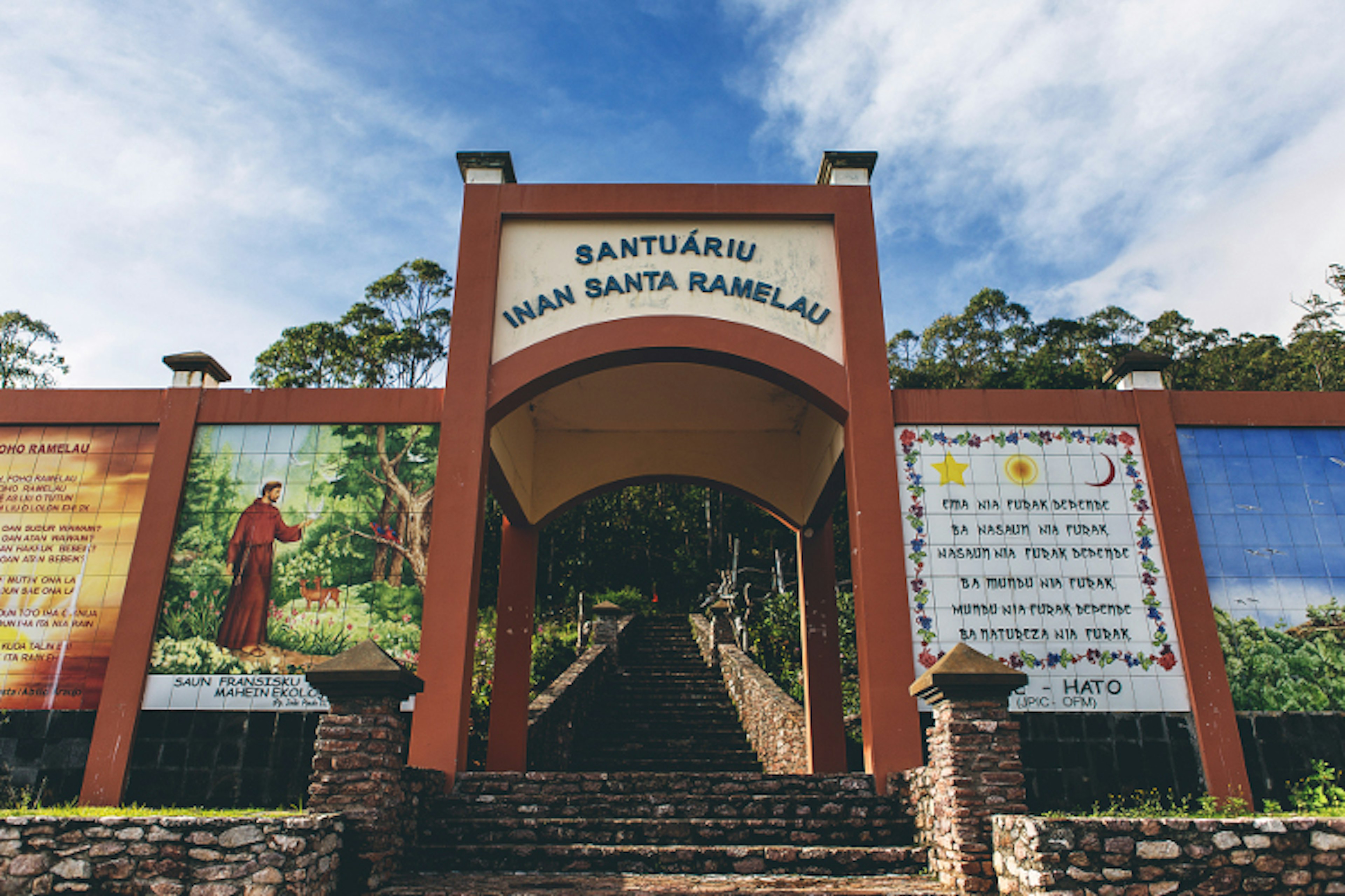 Mt Ramelou trailhead, near Hatobuilico, Timor-Leste. Image by Brian Oh