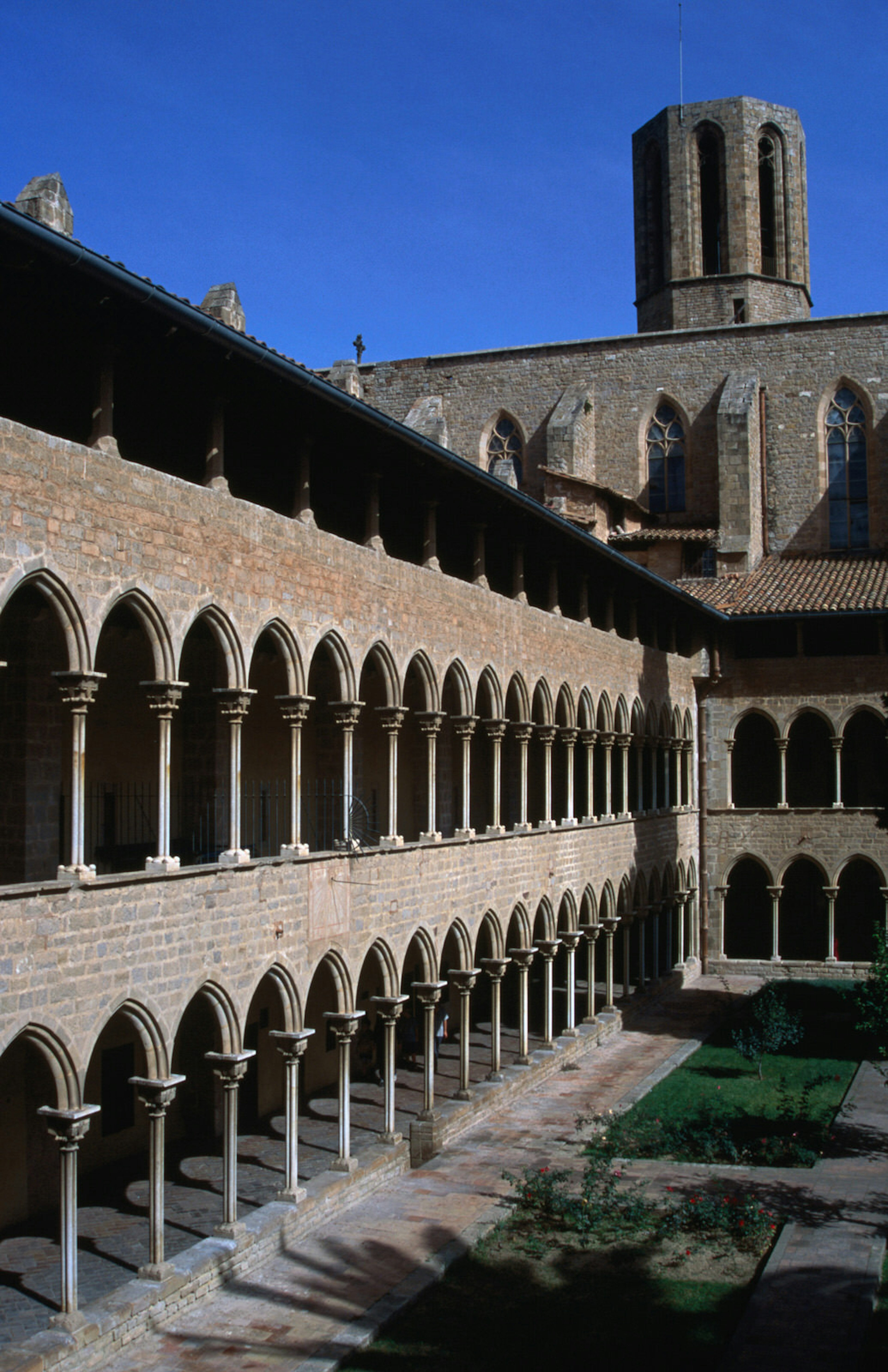 The cloisters of the 14th-century Museu-Monestir de Pedralbes © Martin Hughes / ϰϲʿ¼