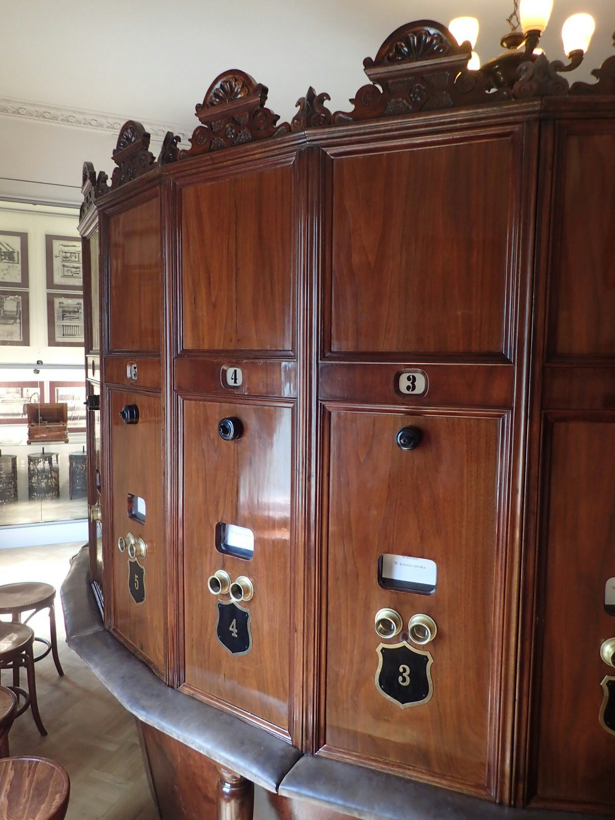 A mutoscope (an early motion picture device) on display at Łóź's Cinematography Museum © Tim Richards / Ĵý