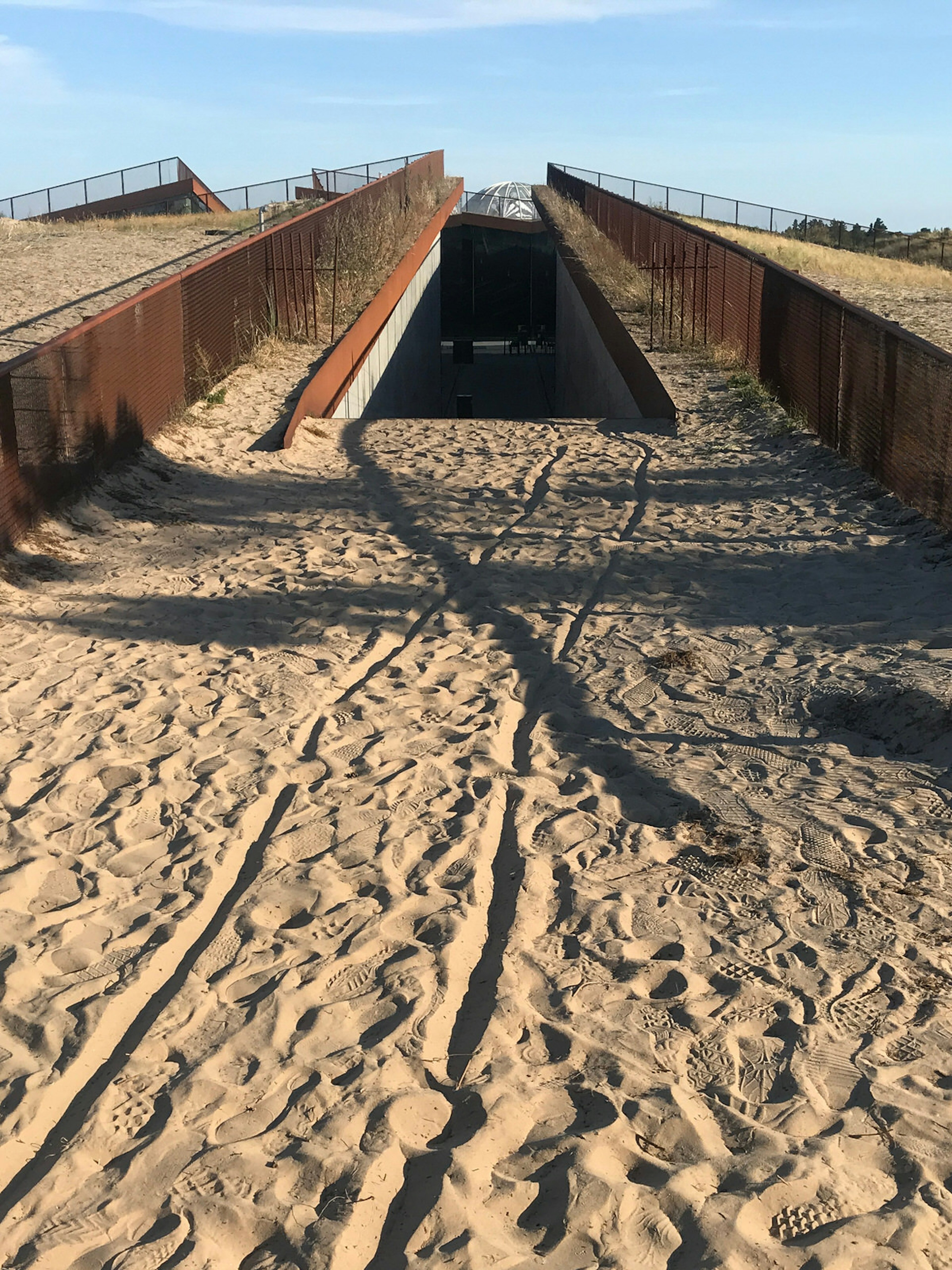 A sandy walkway leading to the underground entrance at the Tirpitz Bunker Museum © Abigail Blasi / ϰϲʿ¼