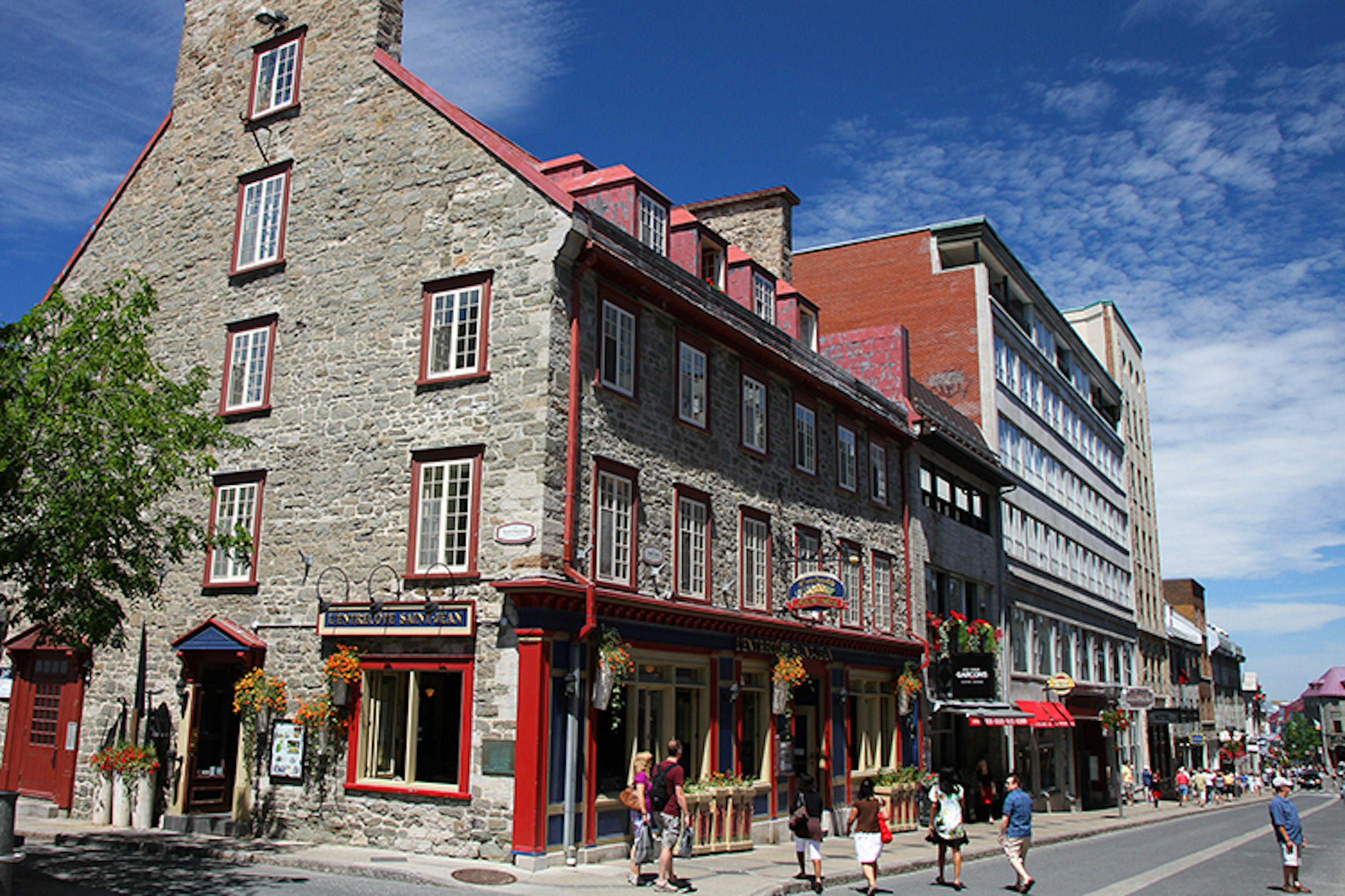 One of the oldest streets in Québec, Rue St. Jean has popular restaurants and chic bars. Image by Pierre-Olivier Fortin / CC BY 2.0