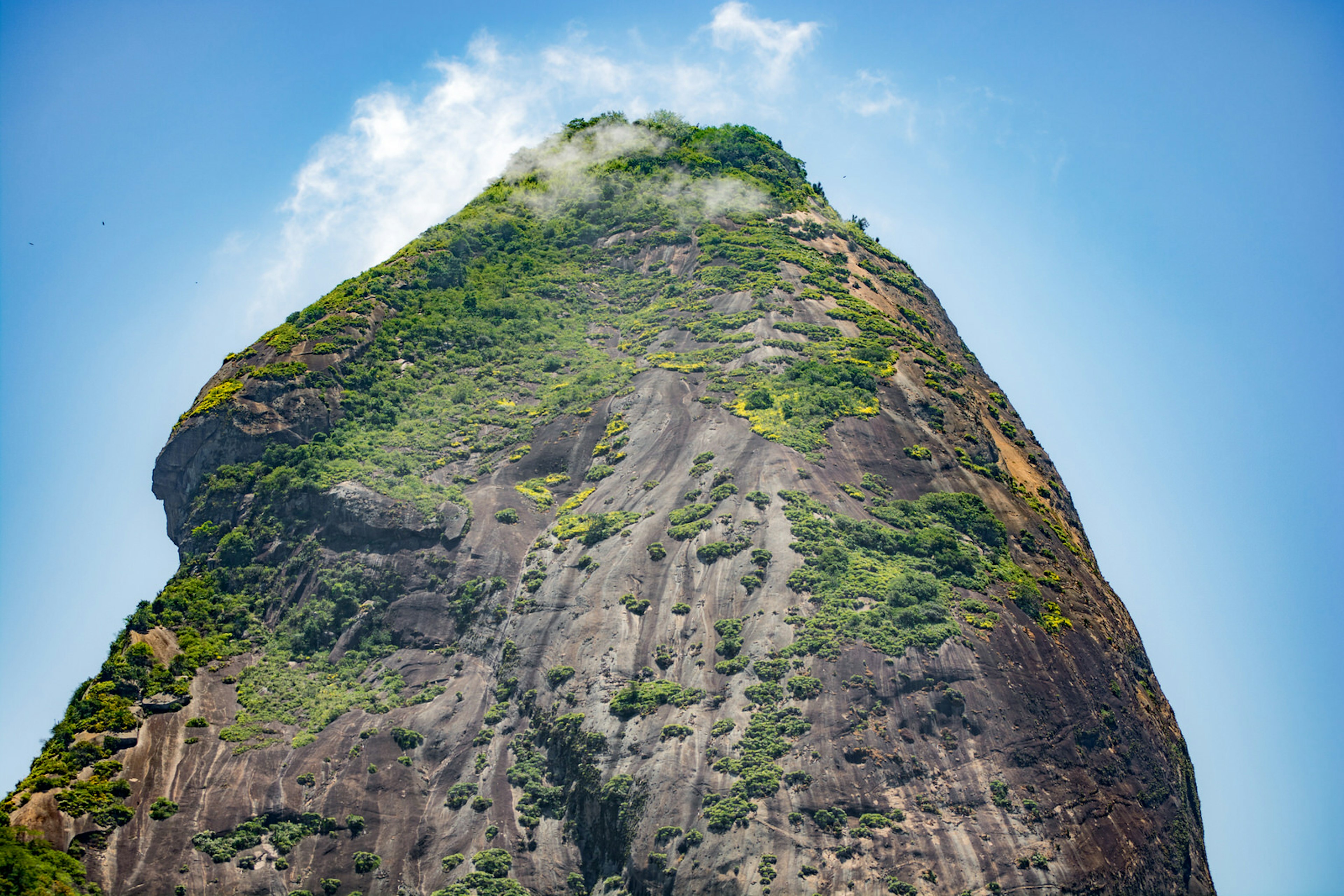 Sugarloaf Mountain in Rio de Janeiro, Brazil © Tom Le Mesurier / Lonely Planet