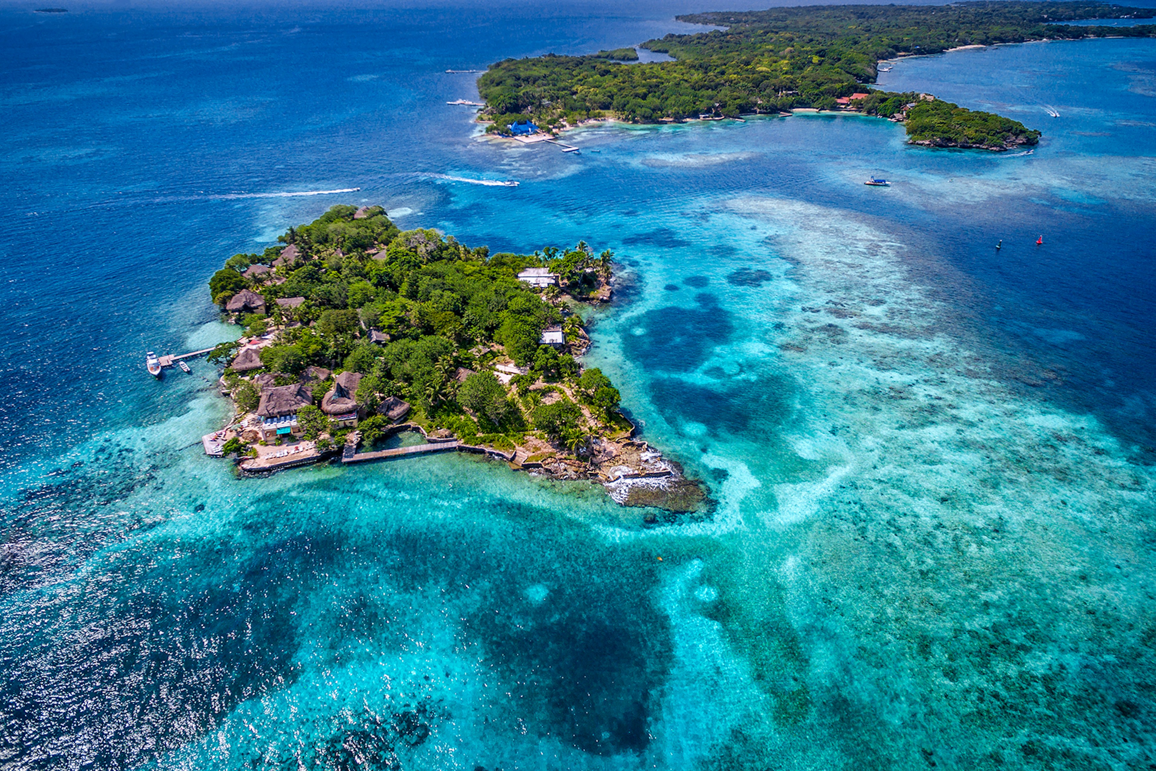 Aerial view of Rosario Islands surrounded by turquoise water © Rmnunes / Getty Images