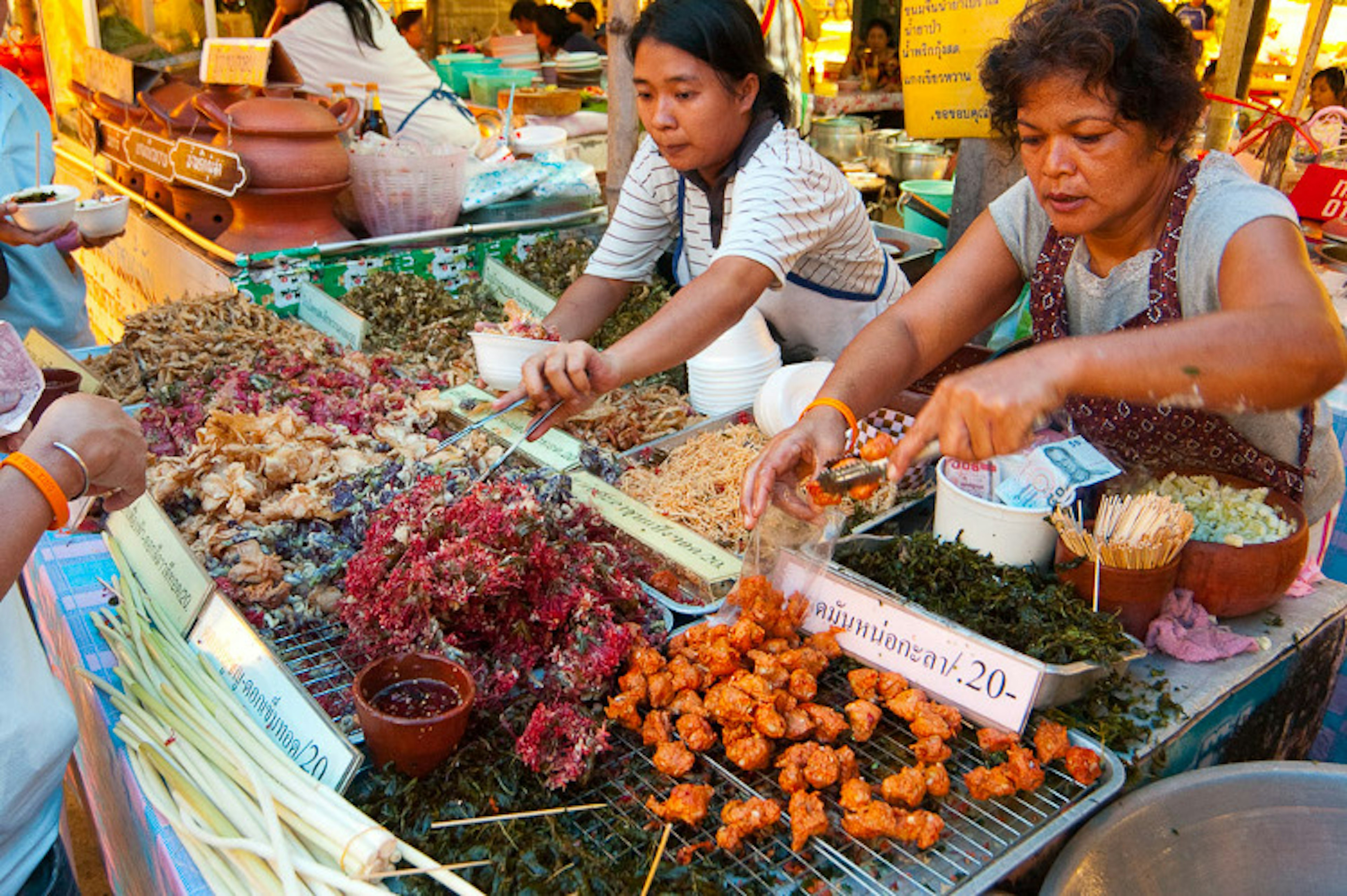 Selling tort man nor galah, Mon-style deep-fried fritters, Ko Kret. Image by Austin Bush