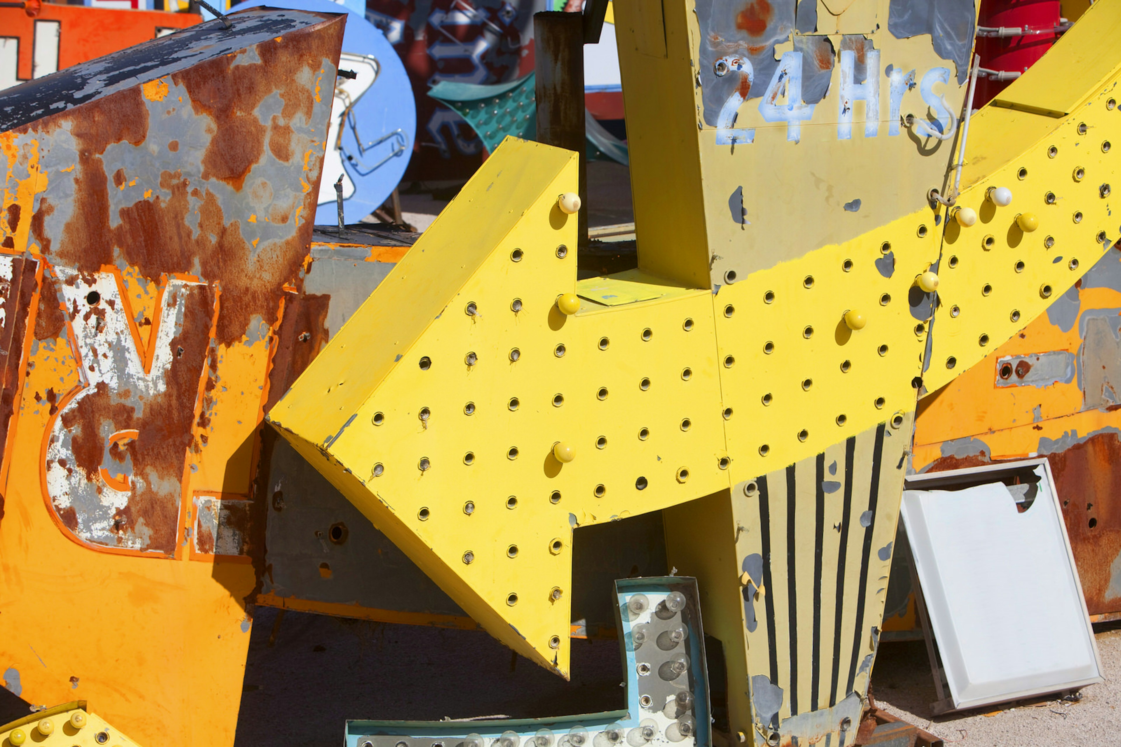 Close up view of dusty, old Las Vegas neon signs in a state of disrepair in a junkyard © Grant Faint / Getty Images