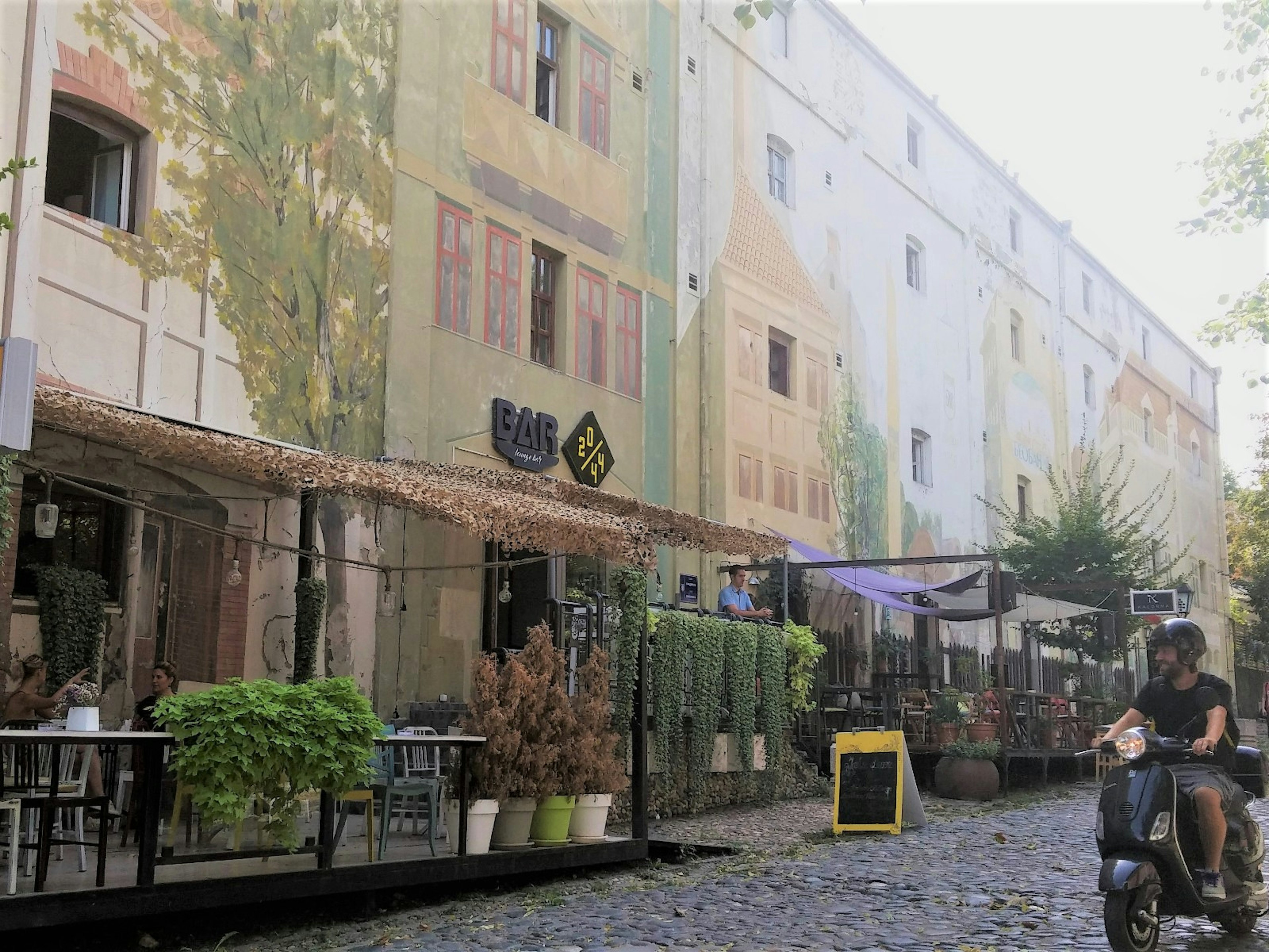 Traditional restaurants in the cobblestoned Skadarlija quarter © Nevena Paunovic / ϰϲʿ¼