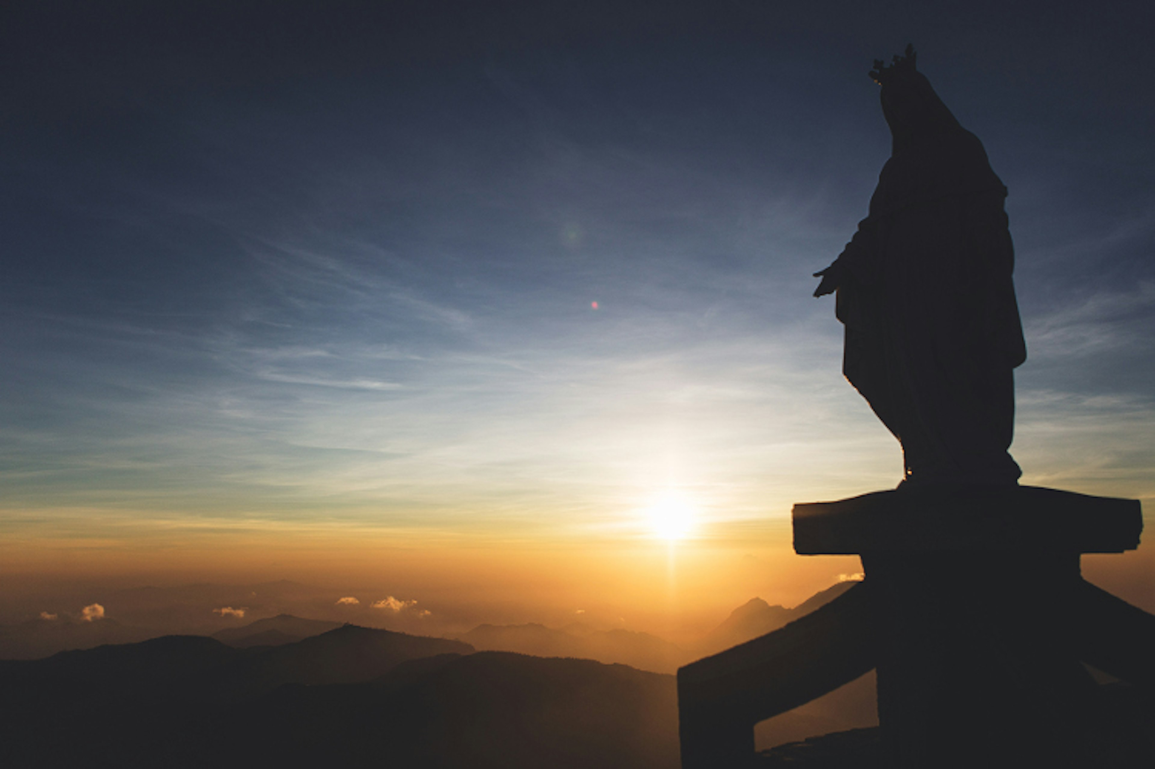 Sunrise at the summit of Mt Ramelau. Image by Brian Oh ϲʼʱ