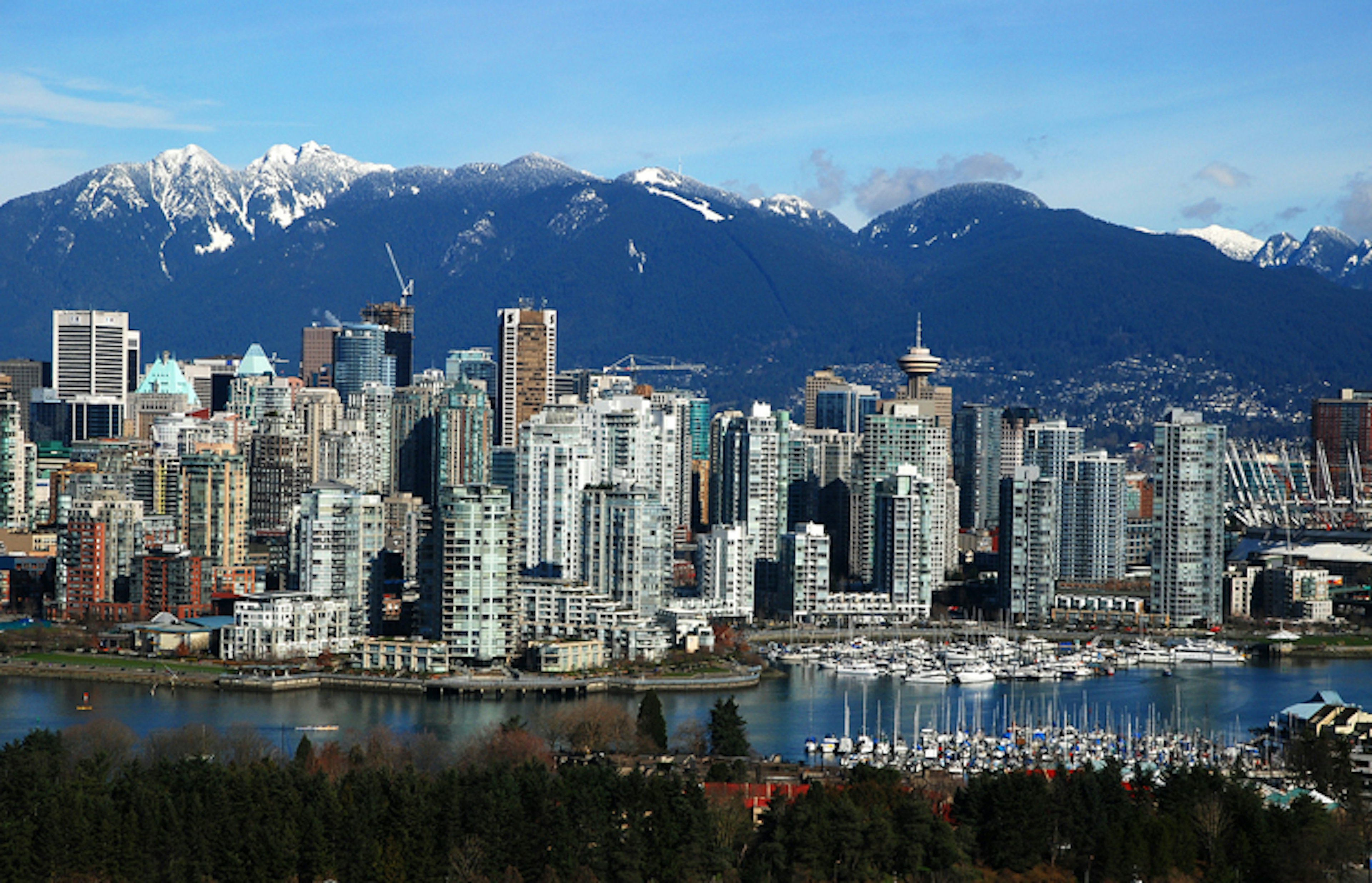 Vancouver skyline with mountains
462593783