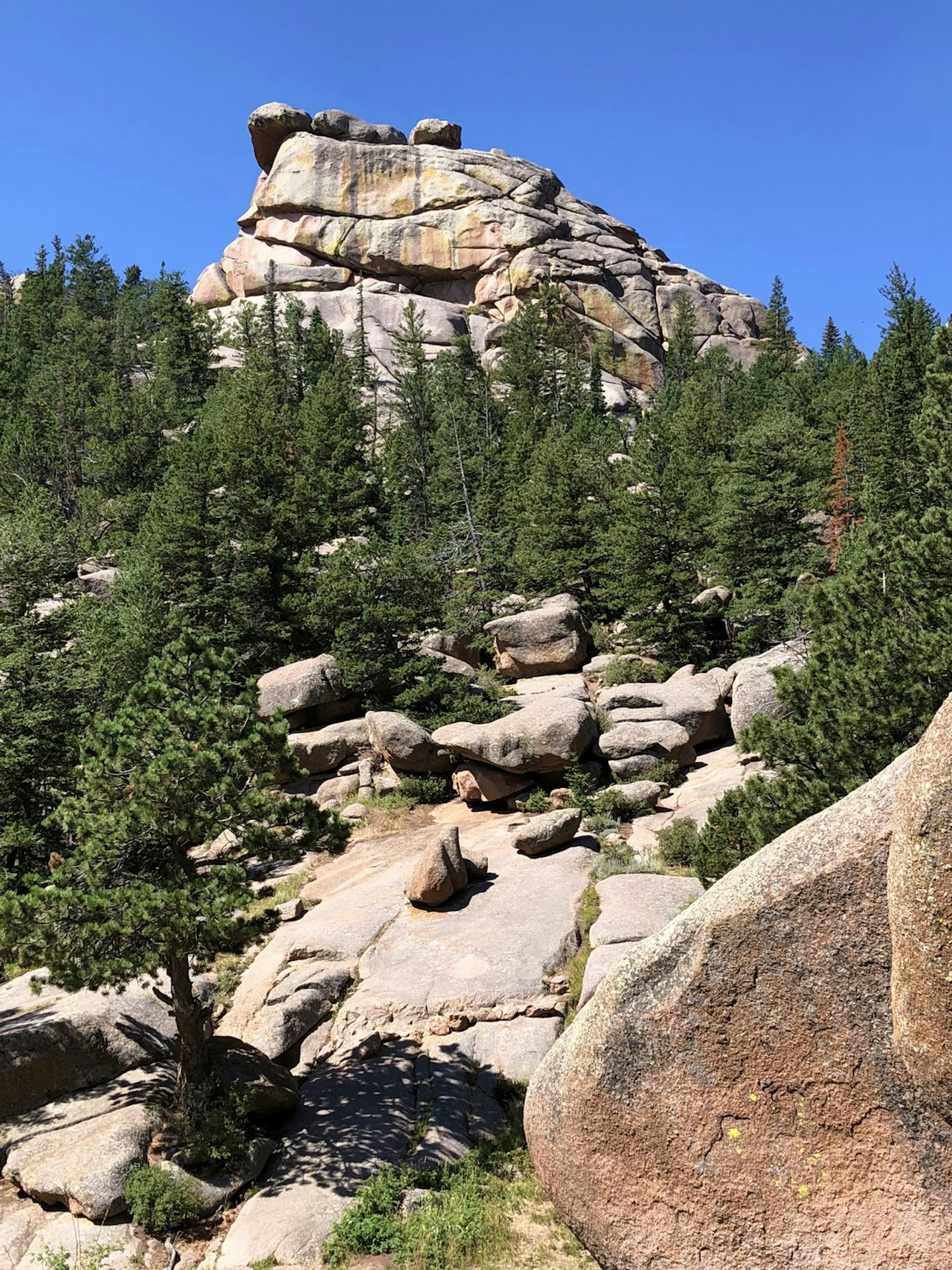 The rock formations at Vedauwoo Recreation Area look like stacks of rounded stones, with the cracks between them making for excellent climbing opportunities in Cheyenne, Wyoming © Dave Parfitt / ϰϲʿ¼