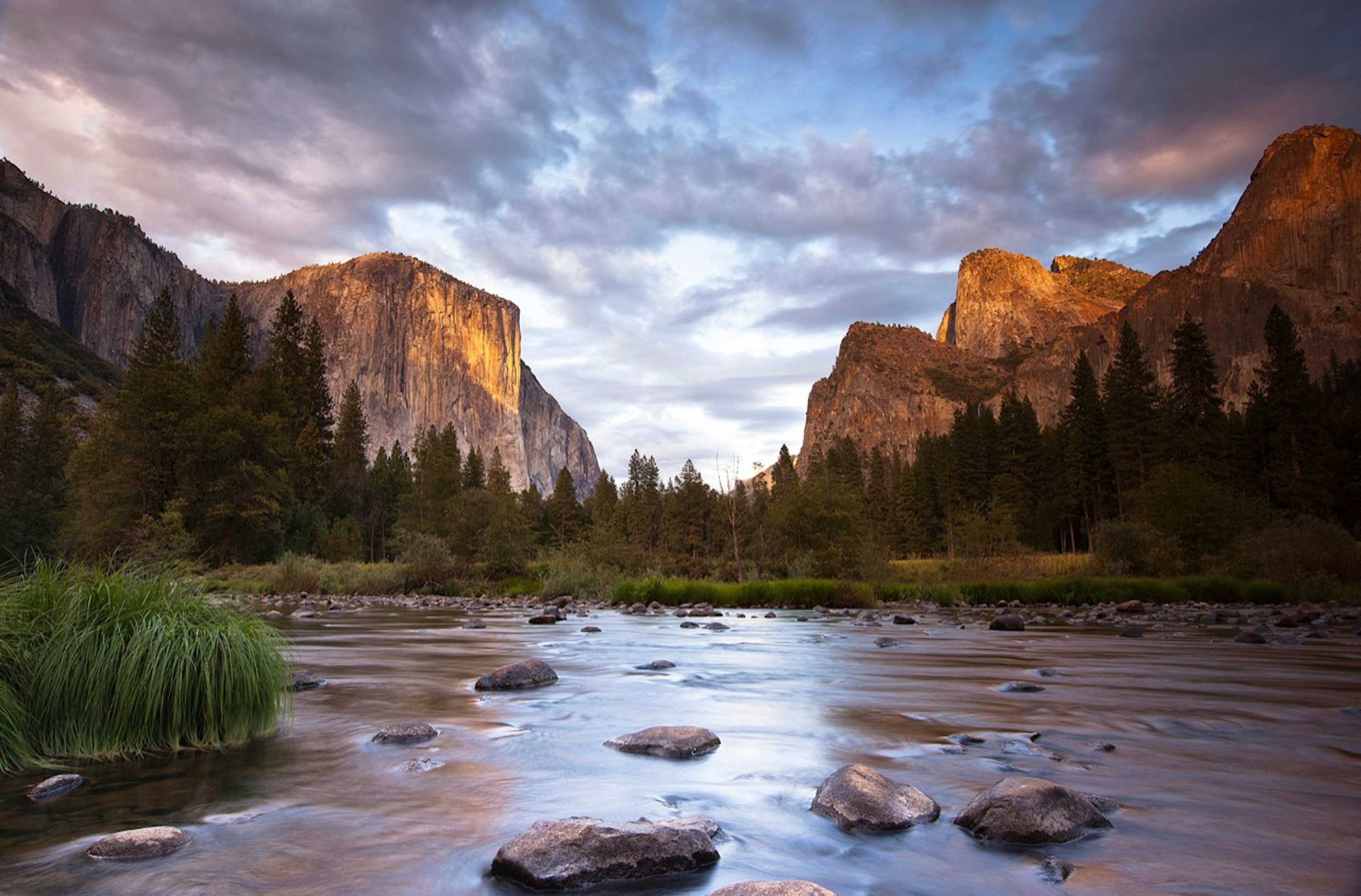 El Capitan rock formation during sunset at Yosemite National Park.