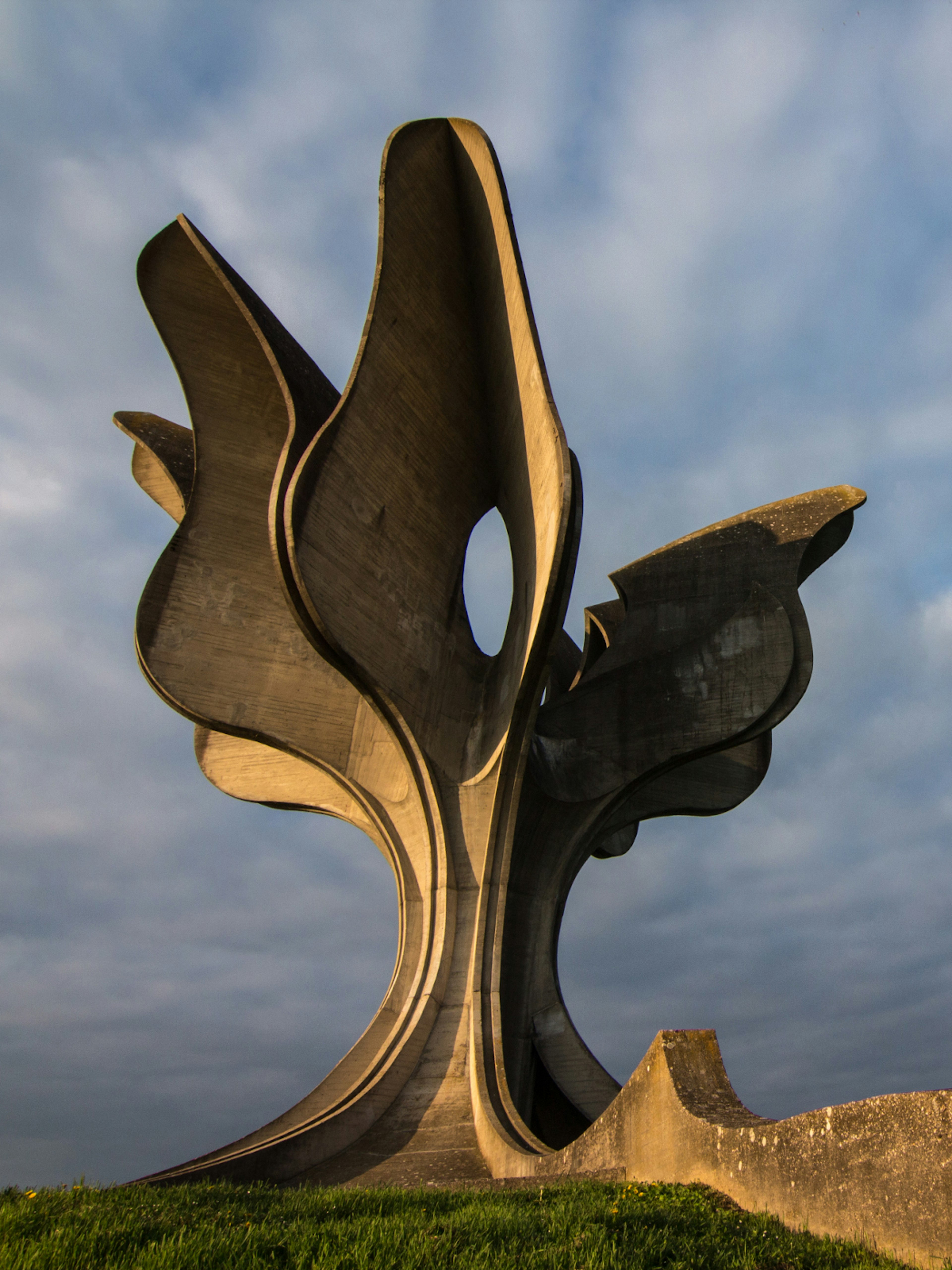 Stone Flower monument in Jasenovac, Croatia, the work of Bogdan Bogdanović © Darmon Richter / Barcroft Media / Getty Images