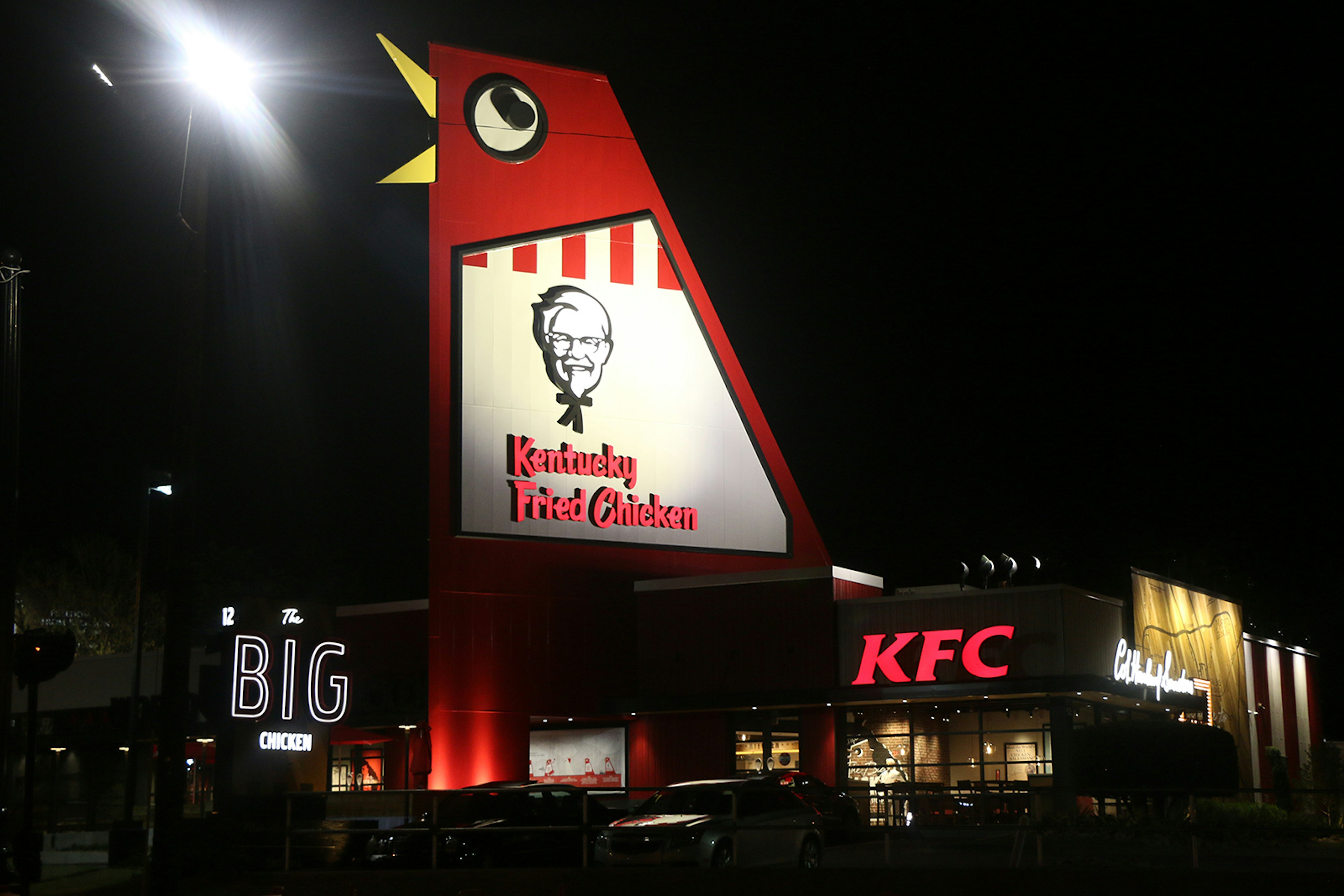 KFC store that looks like a giant chicken © Ni'Kesia Pannell / ϲʼʱ