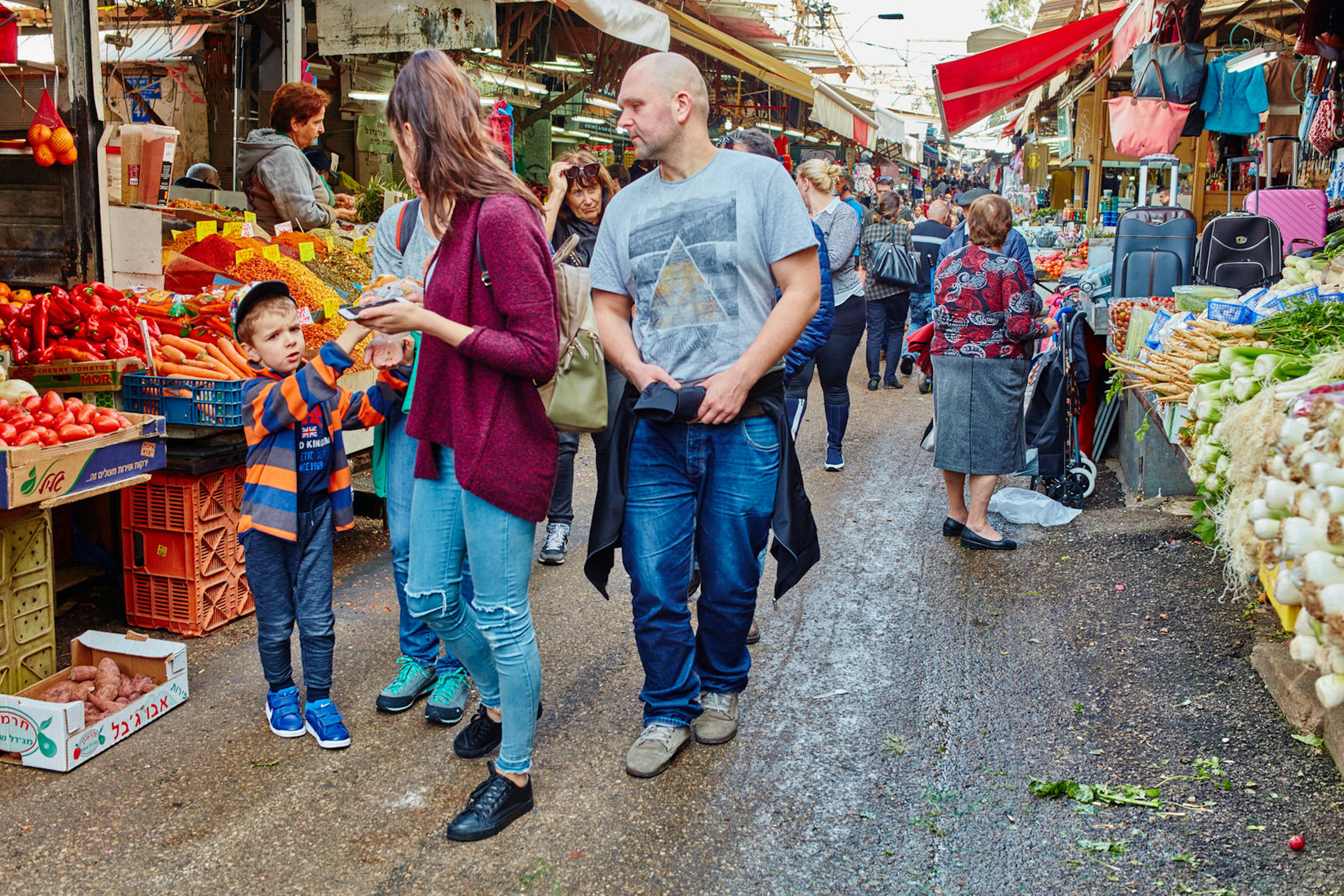 Family visiting Carmel Market, Tel Aviv, Israel © rasika108 / Shutterstock