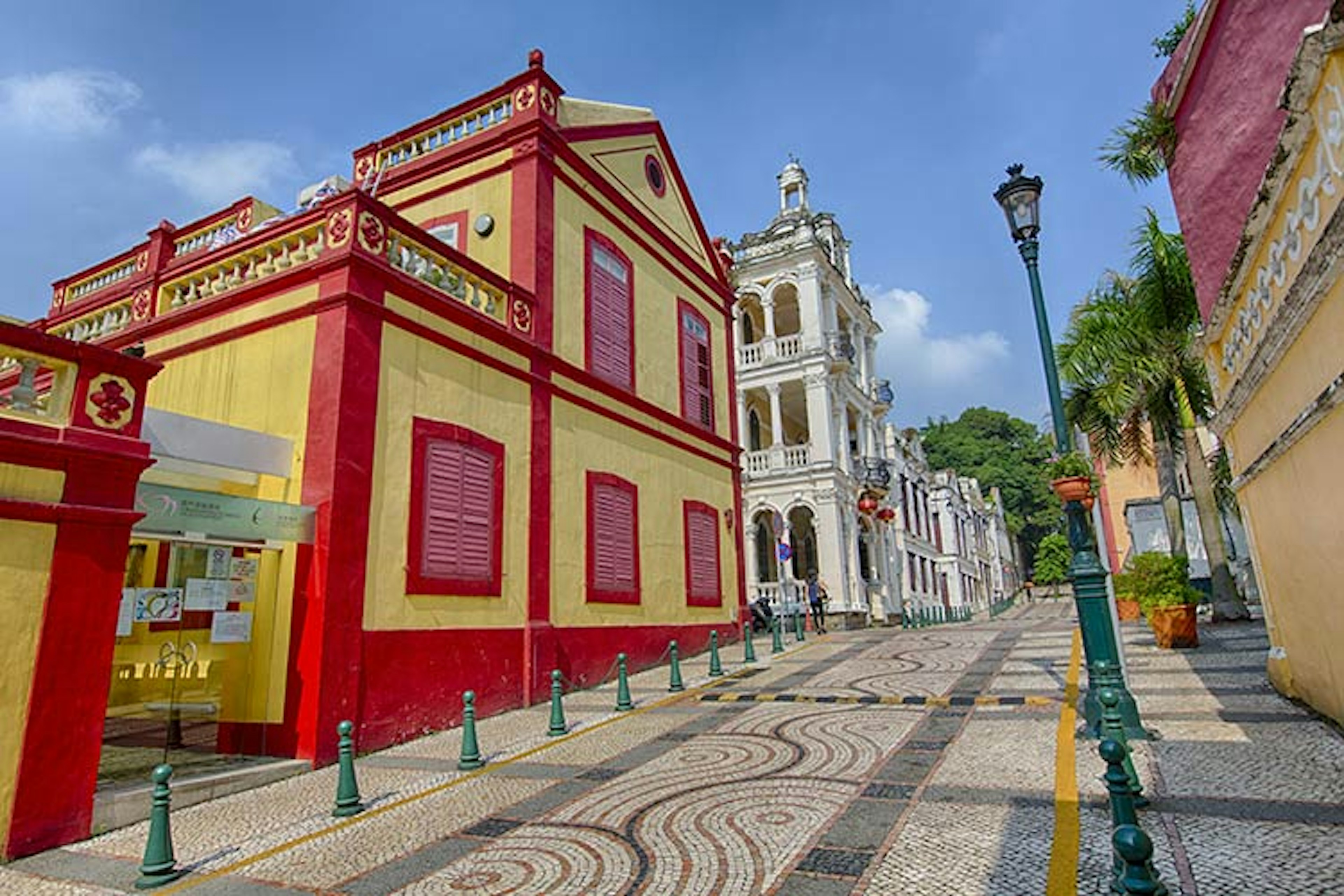 Colourful colonial architecture in Macau. Image by Peter Stuckings / ϰϲʿ¼ Images / Getty Images.