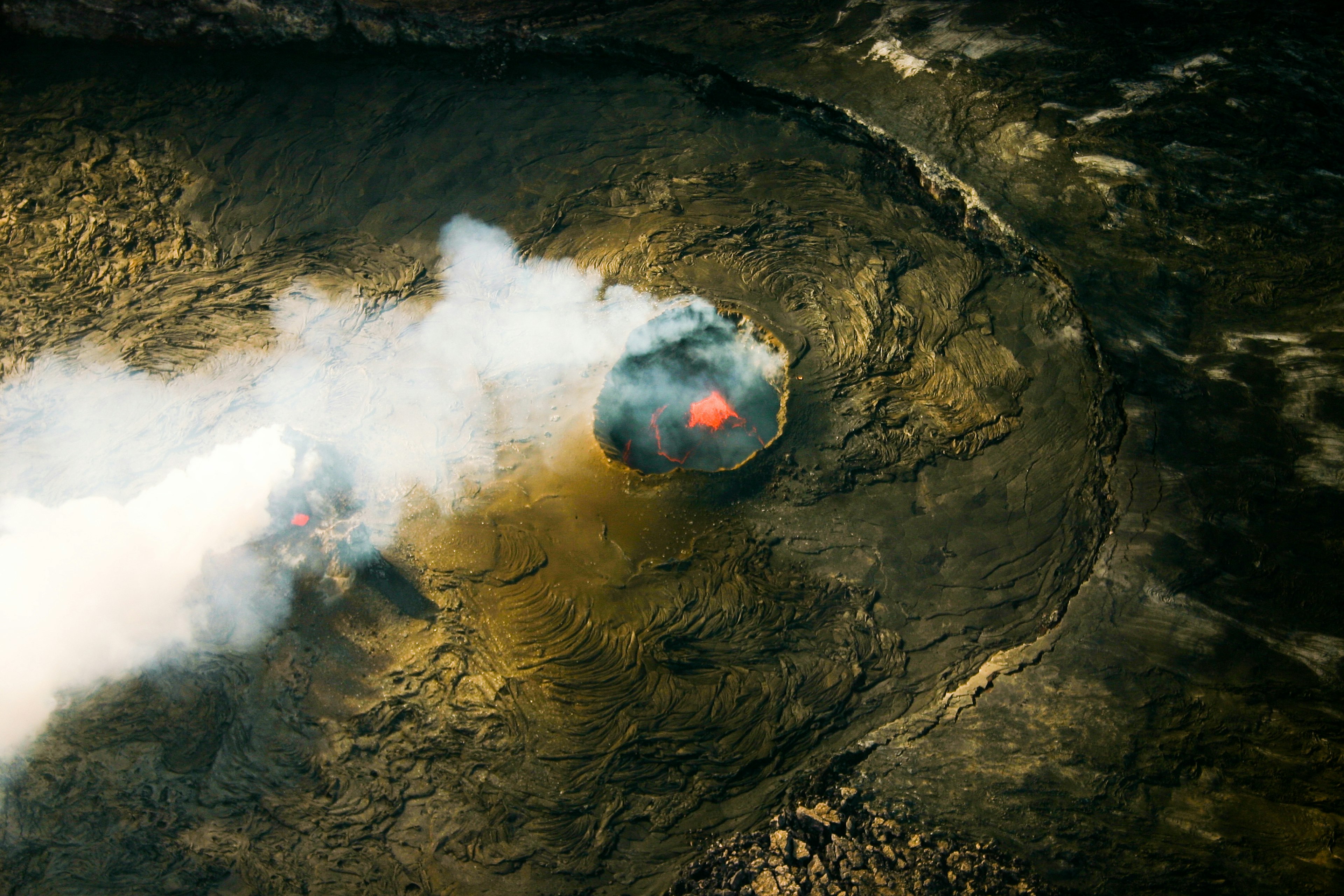 Kīlauea’s Halemaʻumaʻu crater erupting at Hawaii Volcanoes National Park