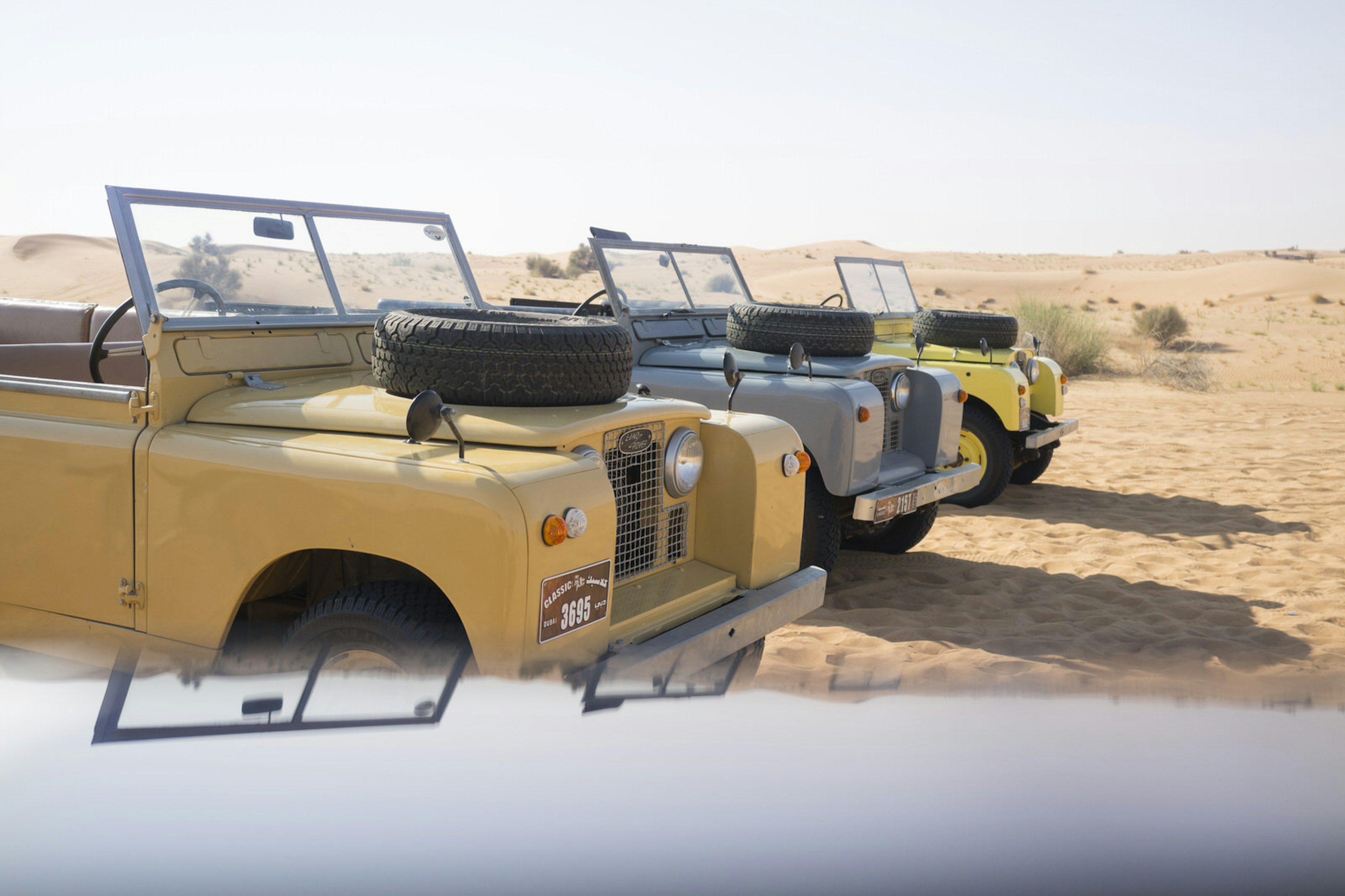 Cars line up in the Dubai desert before a hot-air balloon ride © Lisa Michele Burns / iBestTravel