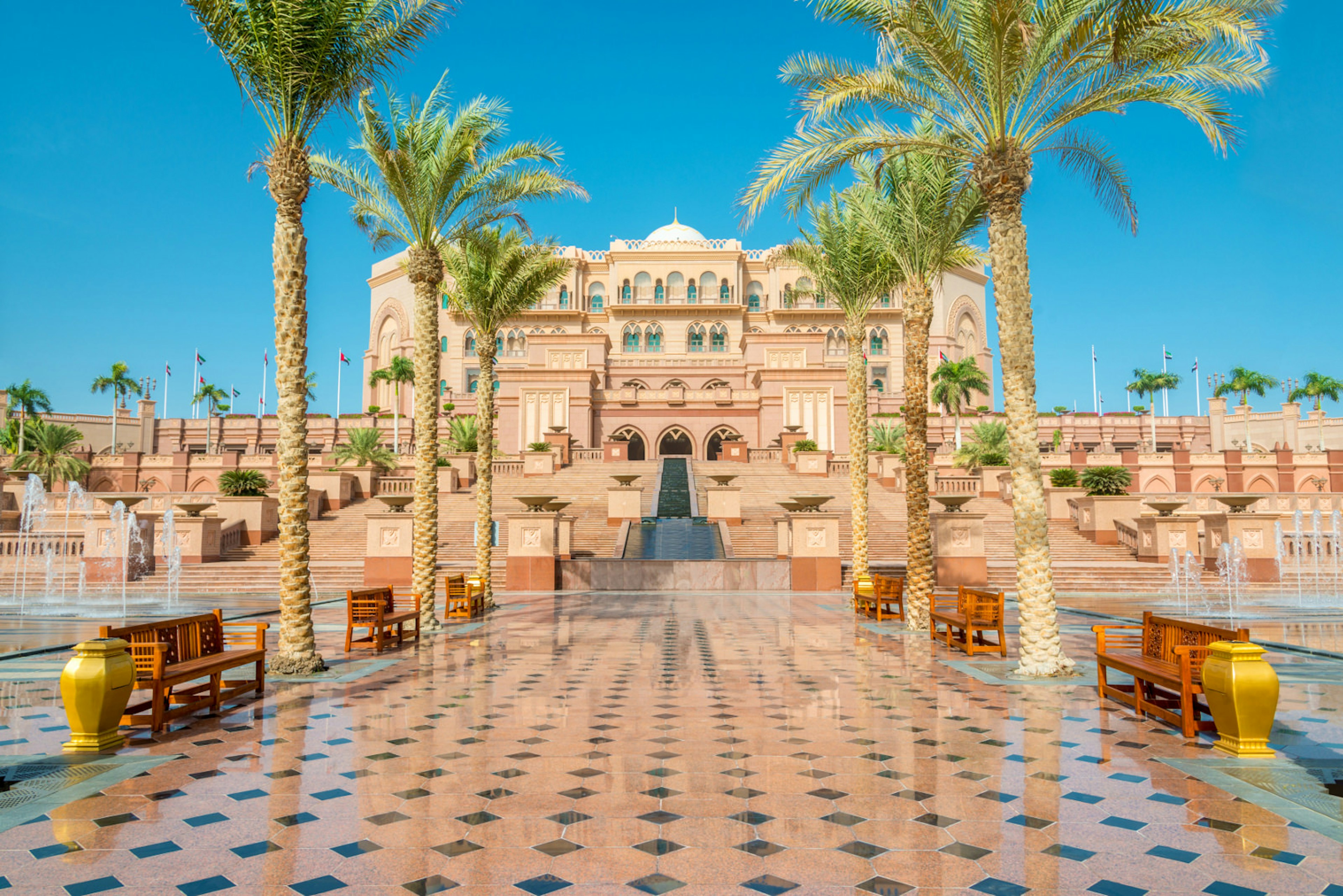 Emirates Palace, Abu Dhabi © Mlenny / Getty Images