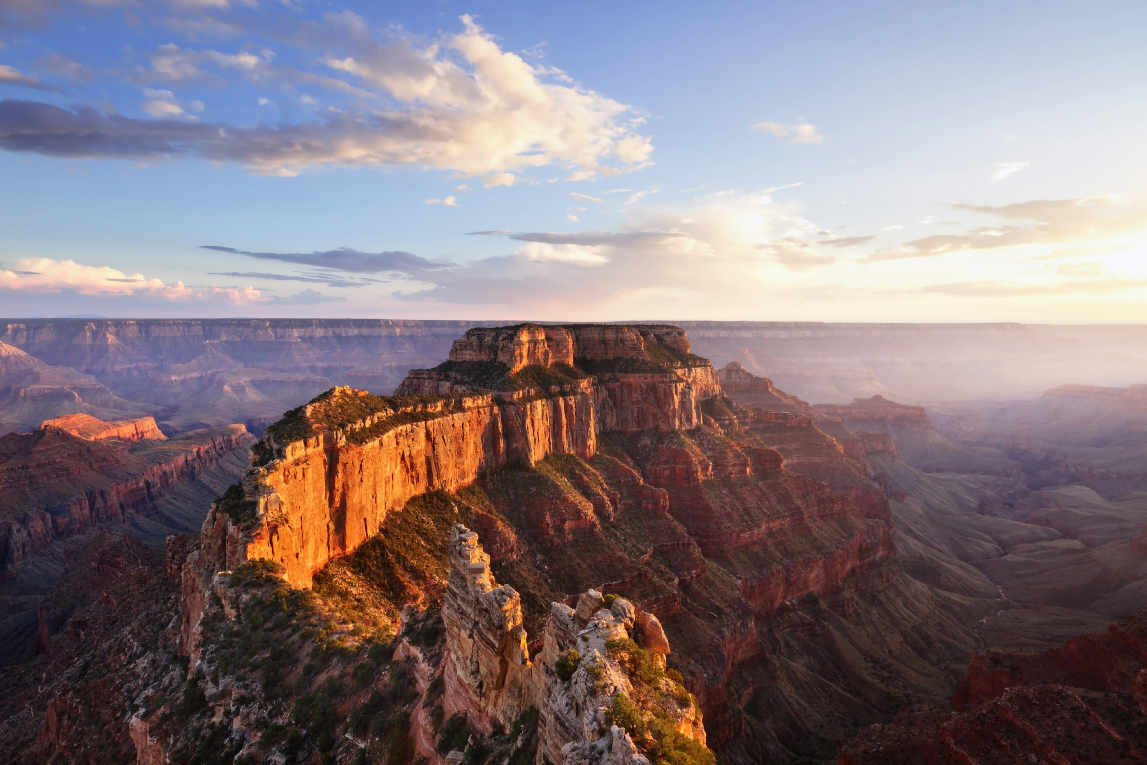 A view overlooking the Wotans Throne feature at the Grand Canyon