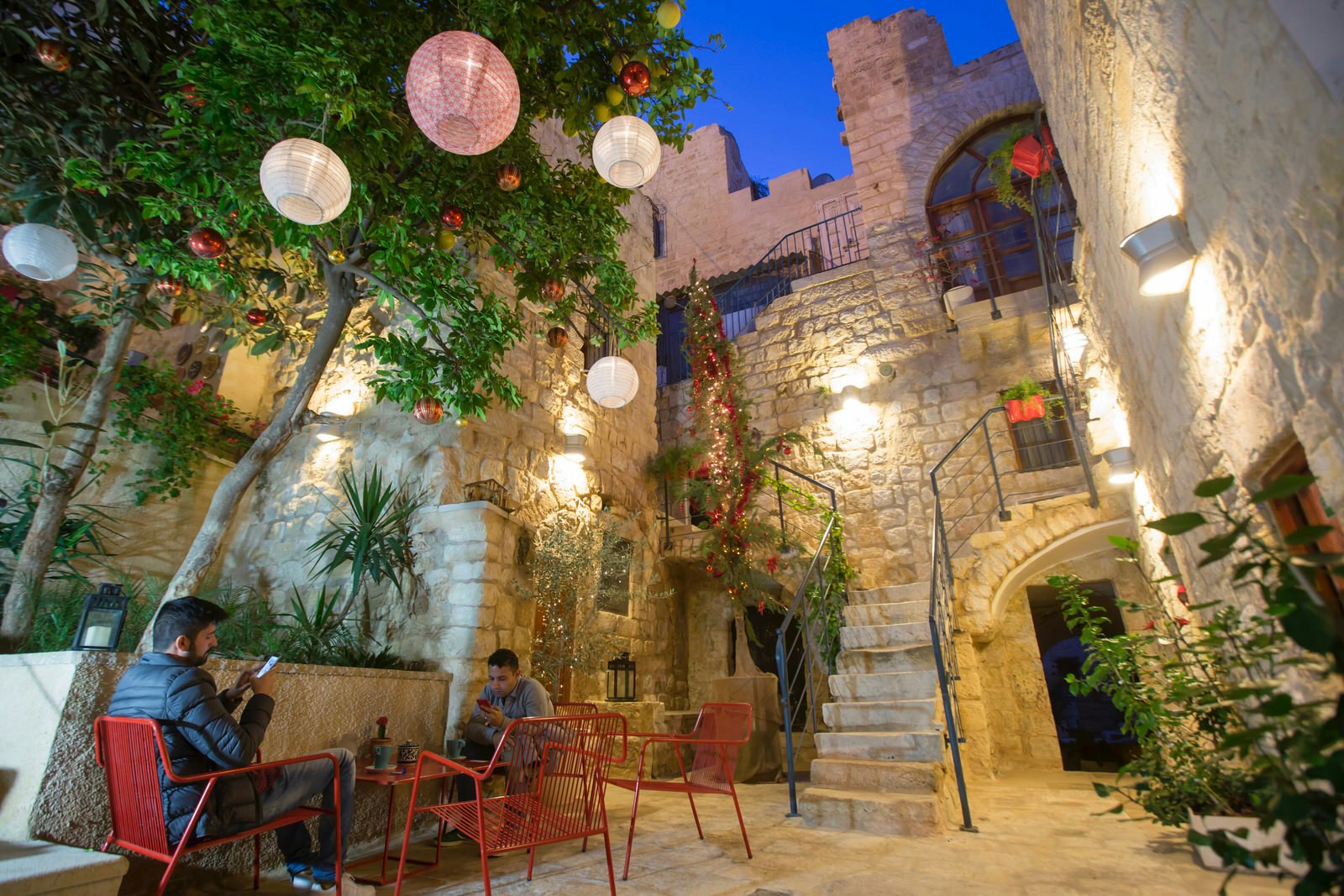 Diners sitting at a table at Hosh Al Syrian © Hosh Al Syrian