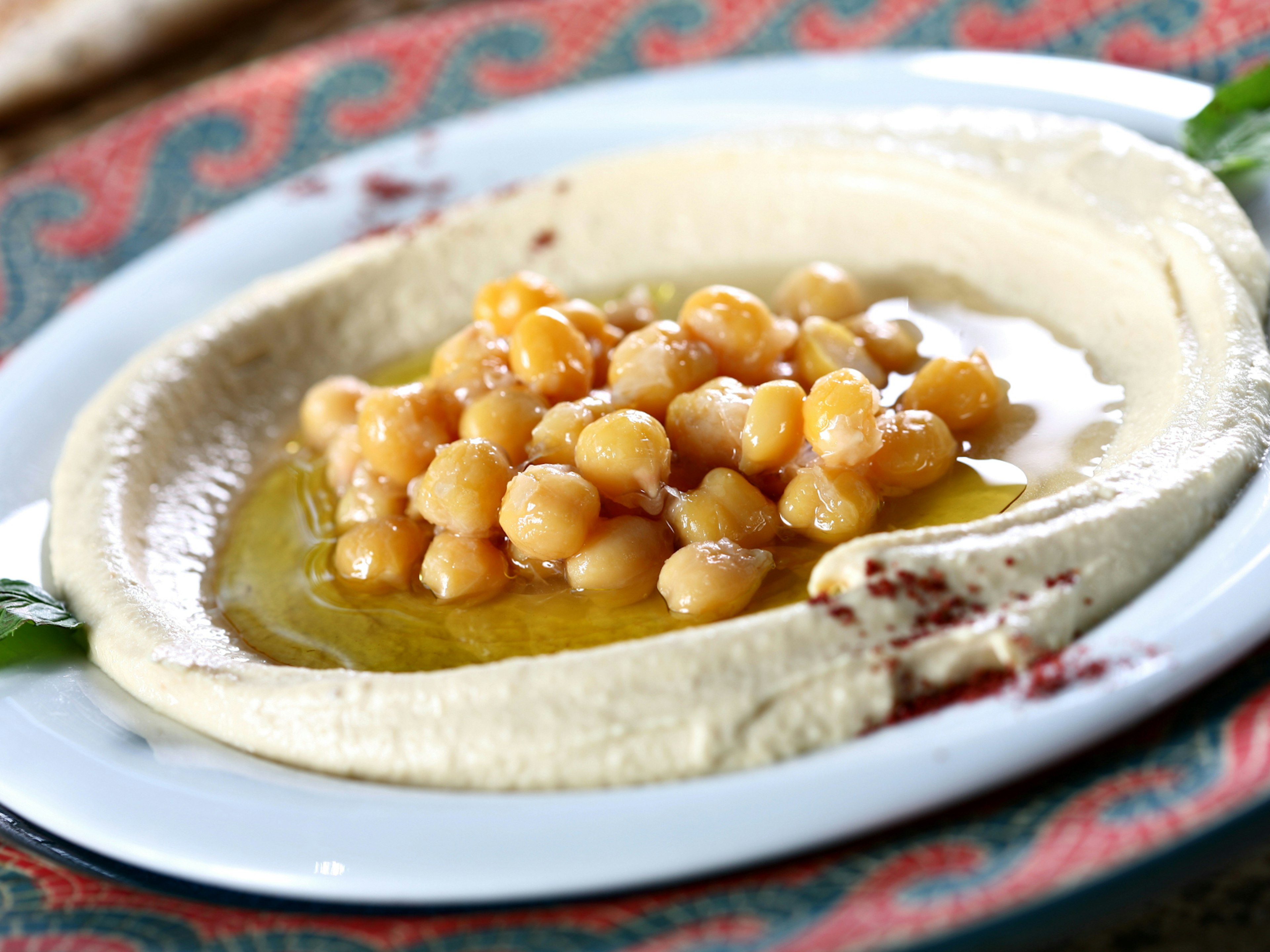 A plate of hummus and chickpeas © verchik / Shutterstock