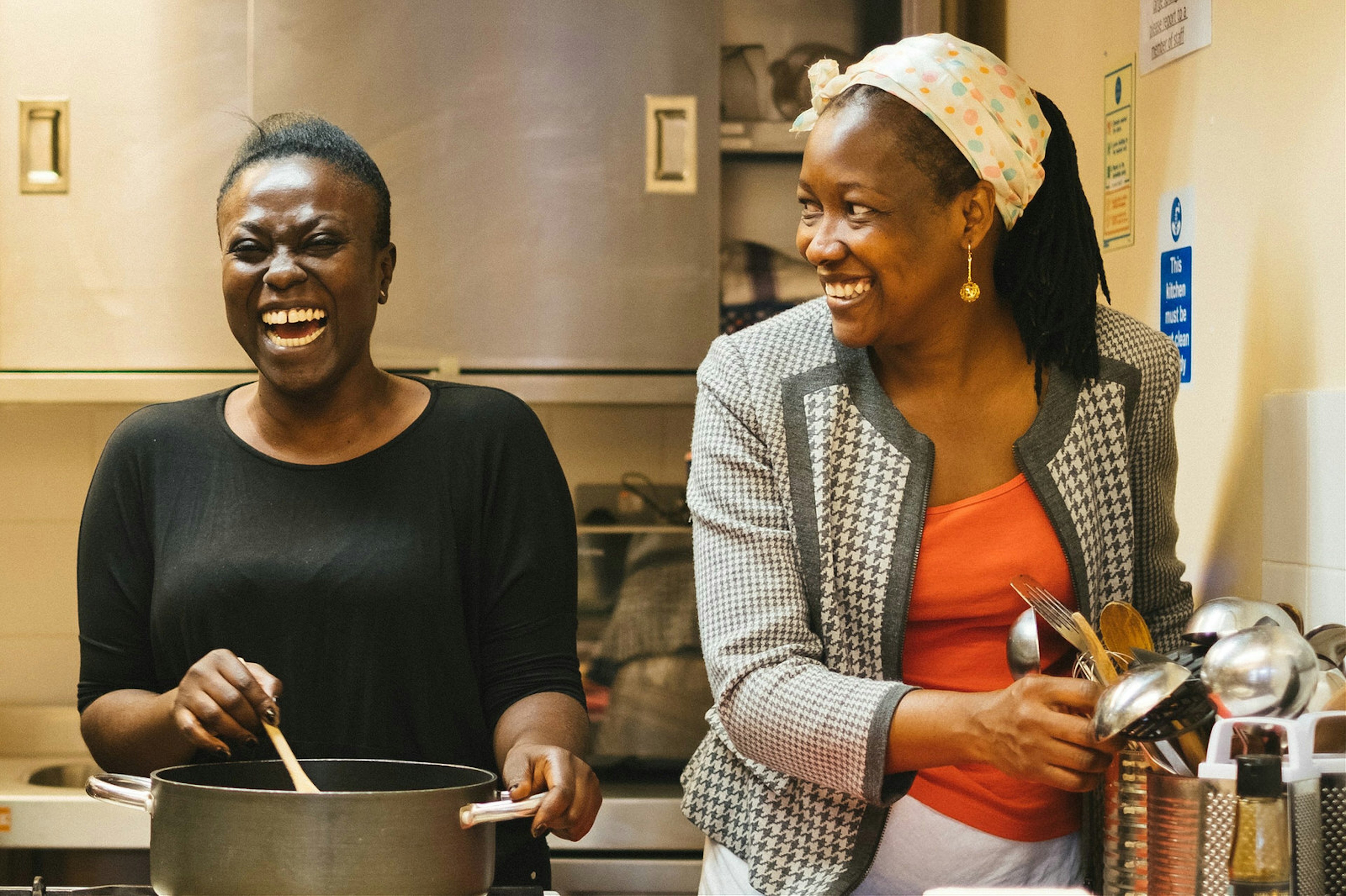 A cooking class at Migrateful