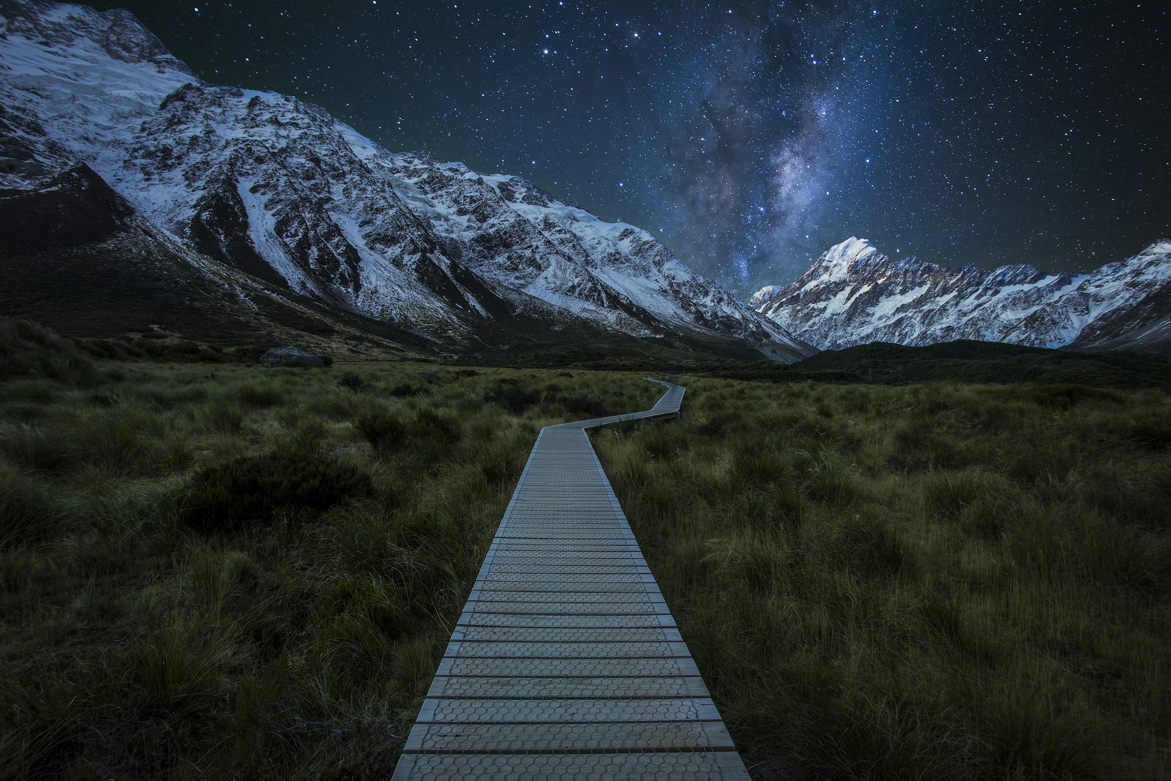 A composite image of milky way rising above Mount Cook National Park from The Hooker Valley Track.
564324713