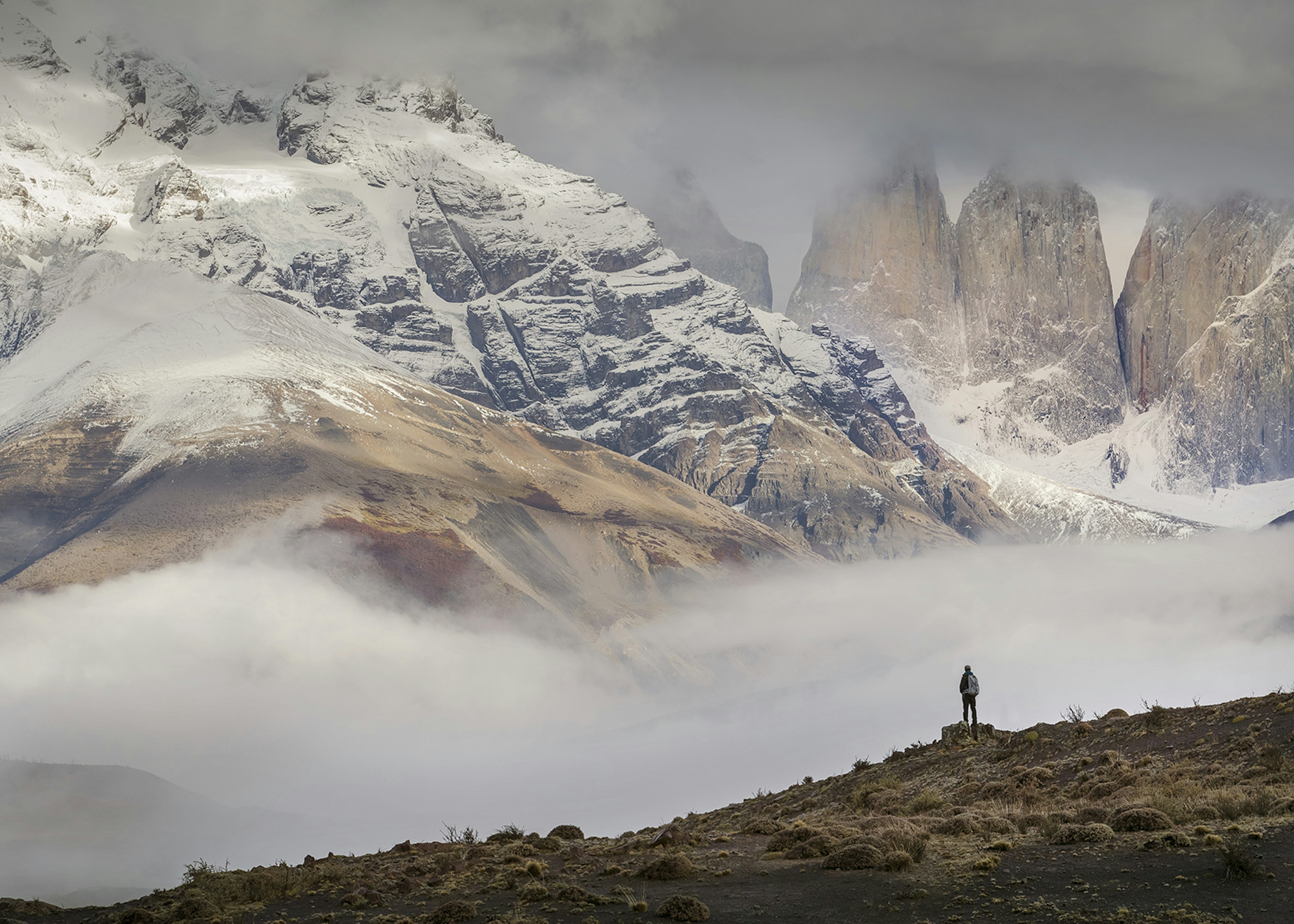 A hiker in front of the Torres del Paine mountain range, Chilean Patagonia © Philip Lee Harvey / ϰϲʿ¼