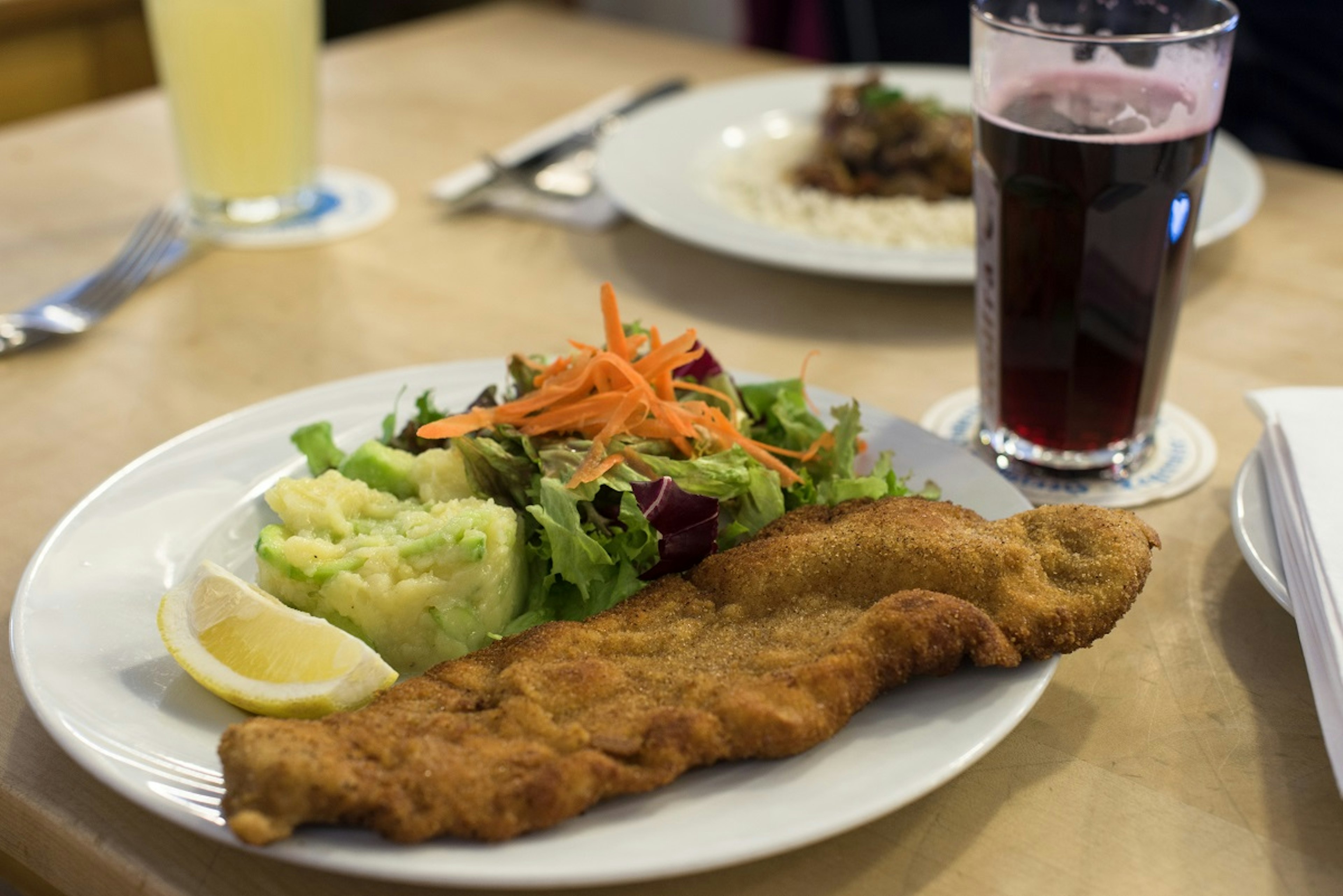 Munich society - a schnitzel dish served at Conviva im Blauen Haus, Munich © Kate Mann / ϰϲʿ¼