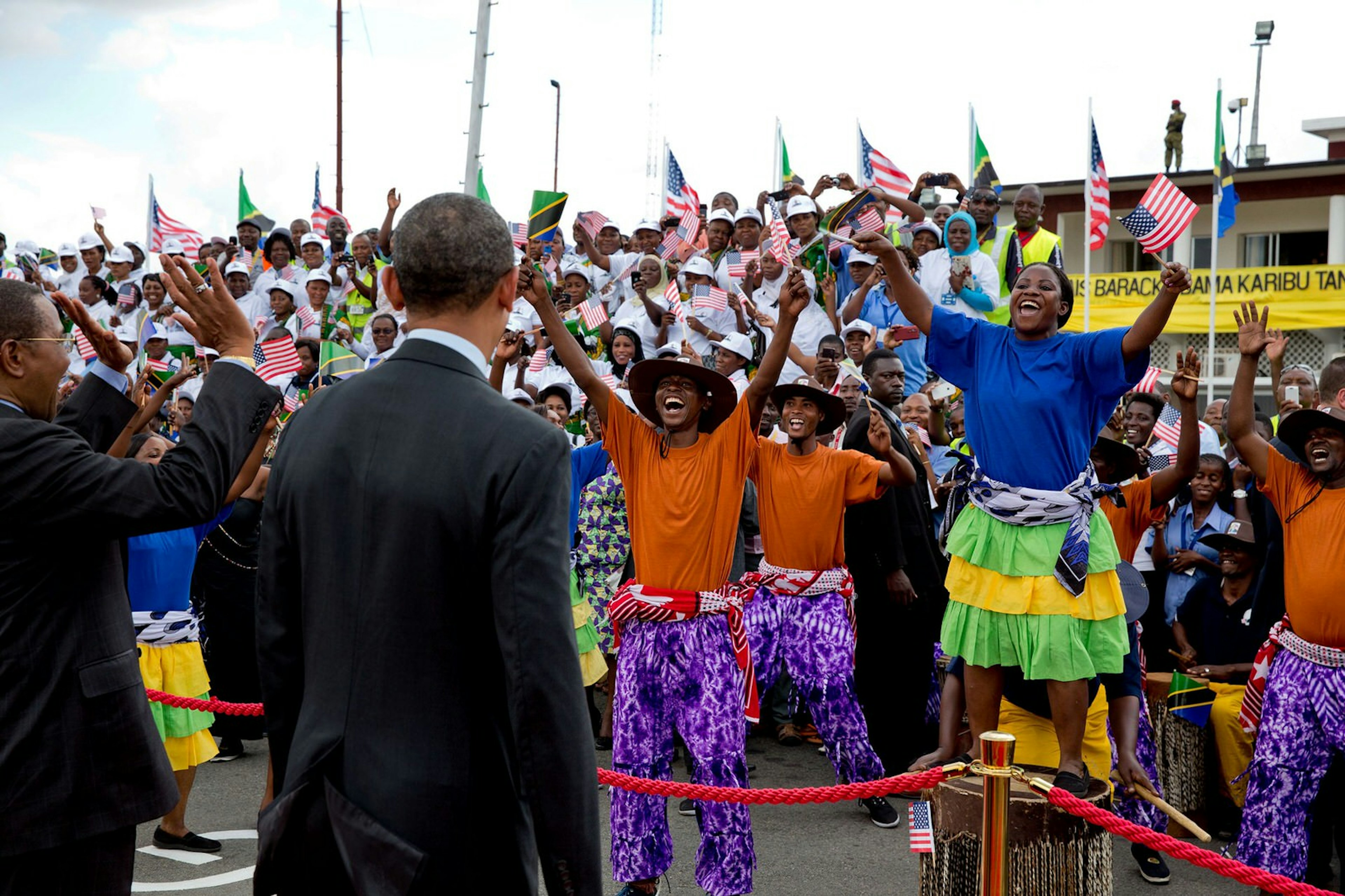 President Obama watching performers on the tarmac at Julius Nyerere International Airport in Dar es Salaam, Tanzania, July 2, 2013 © Pete Souza / Official White House Photo