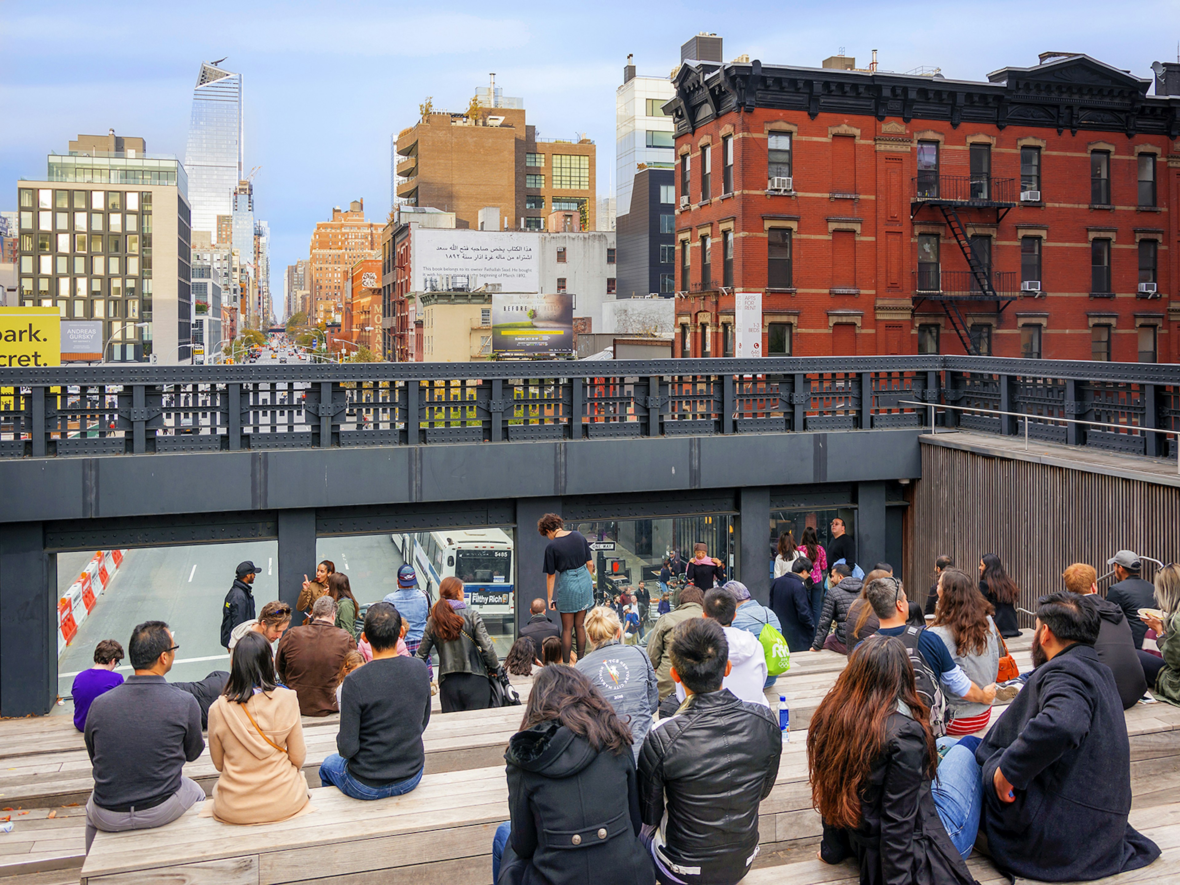 The park-like space is studded with gathering spots for residents and tourists © rarrarorro / Getty Images