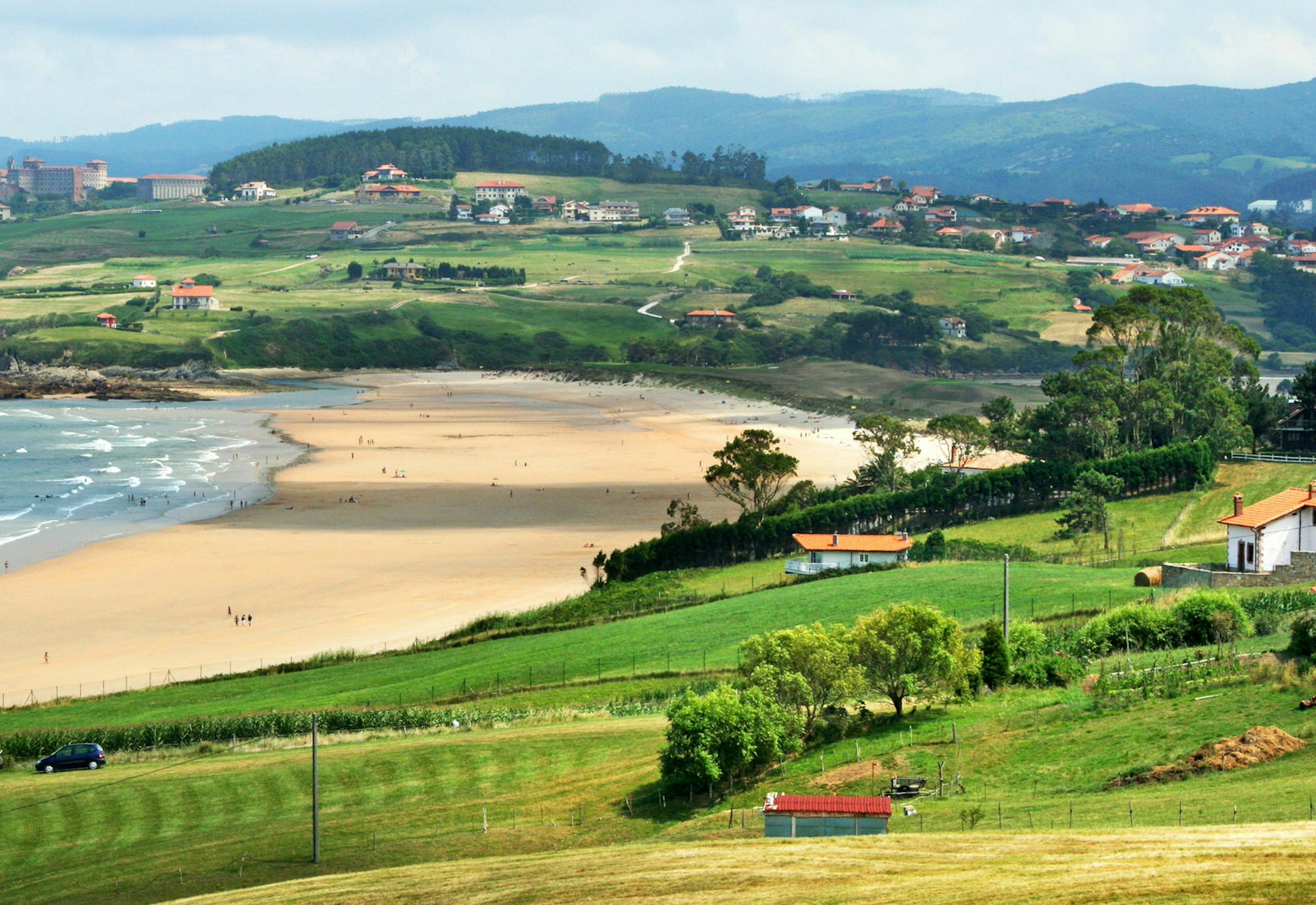 Playa de Oyambre y la Rabia © Roel Slootweg / Shutterstock