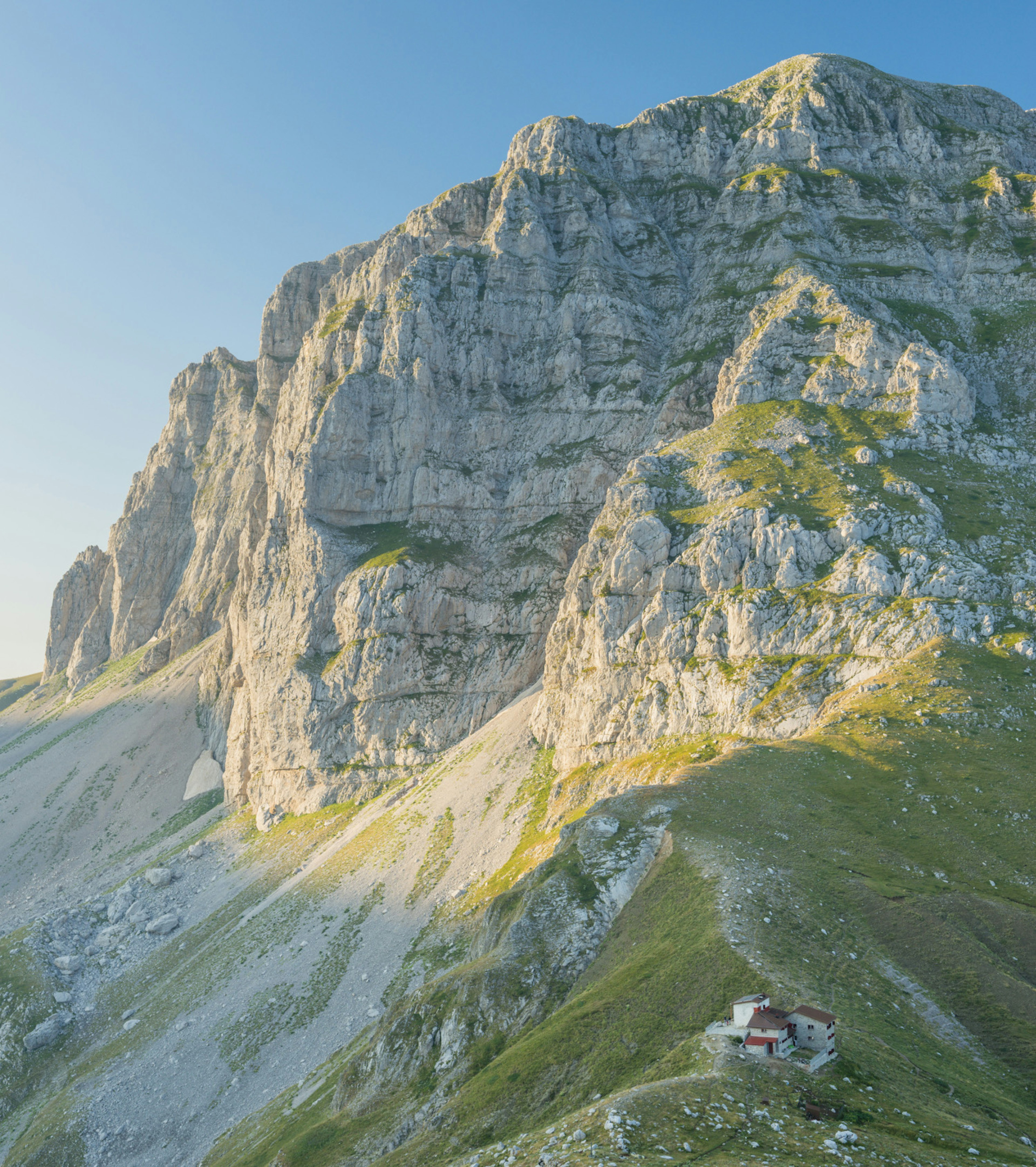 Astraka Refuge Hut