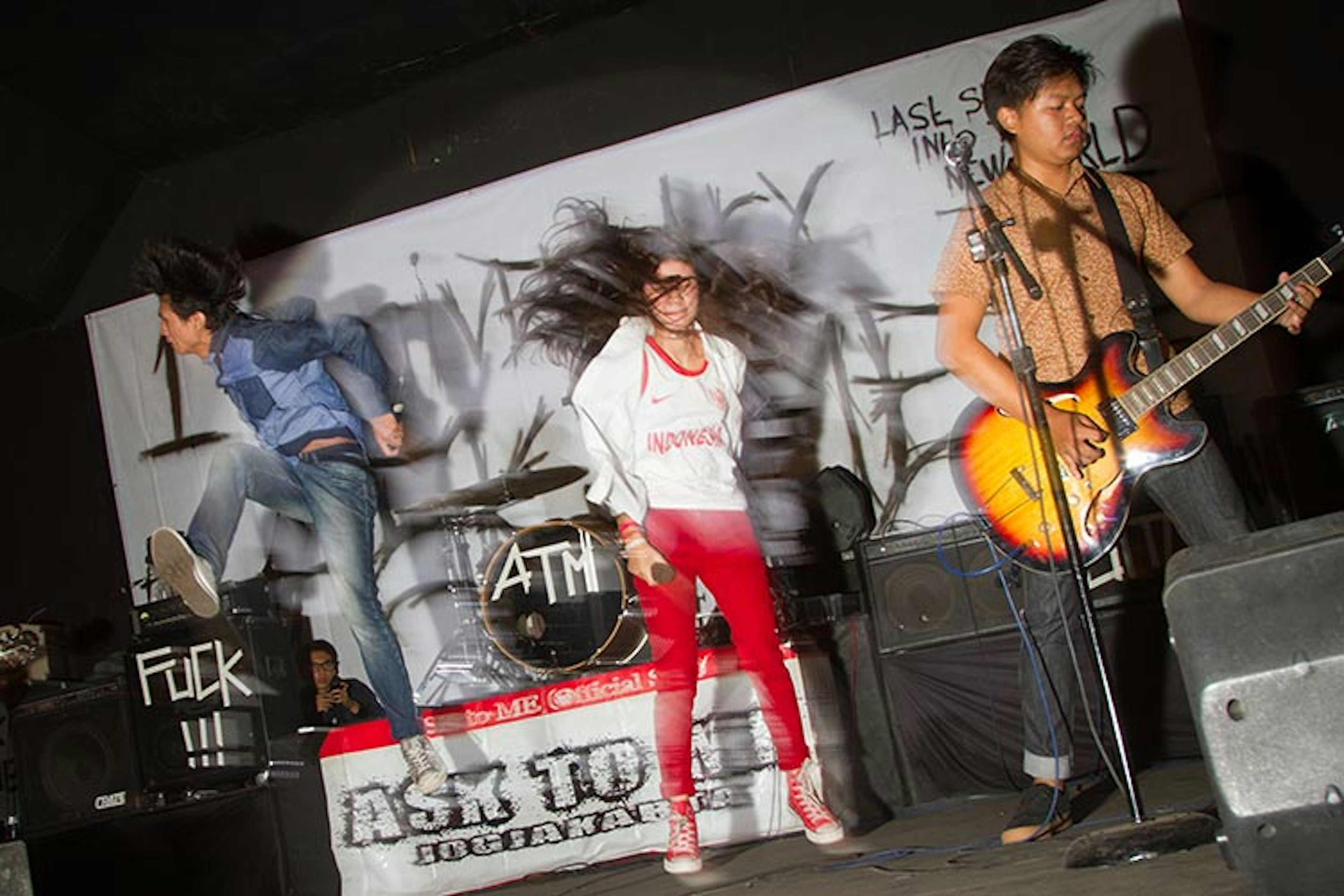 Performers on stage at a rock concert. Image by Stuart Butler / ϲʼʱ.