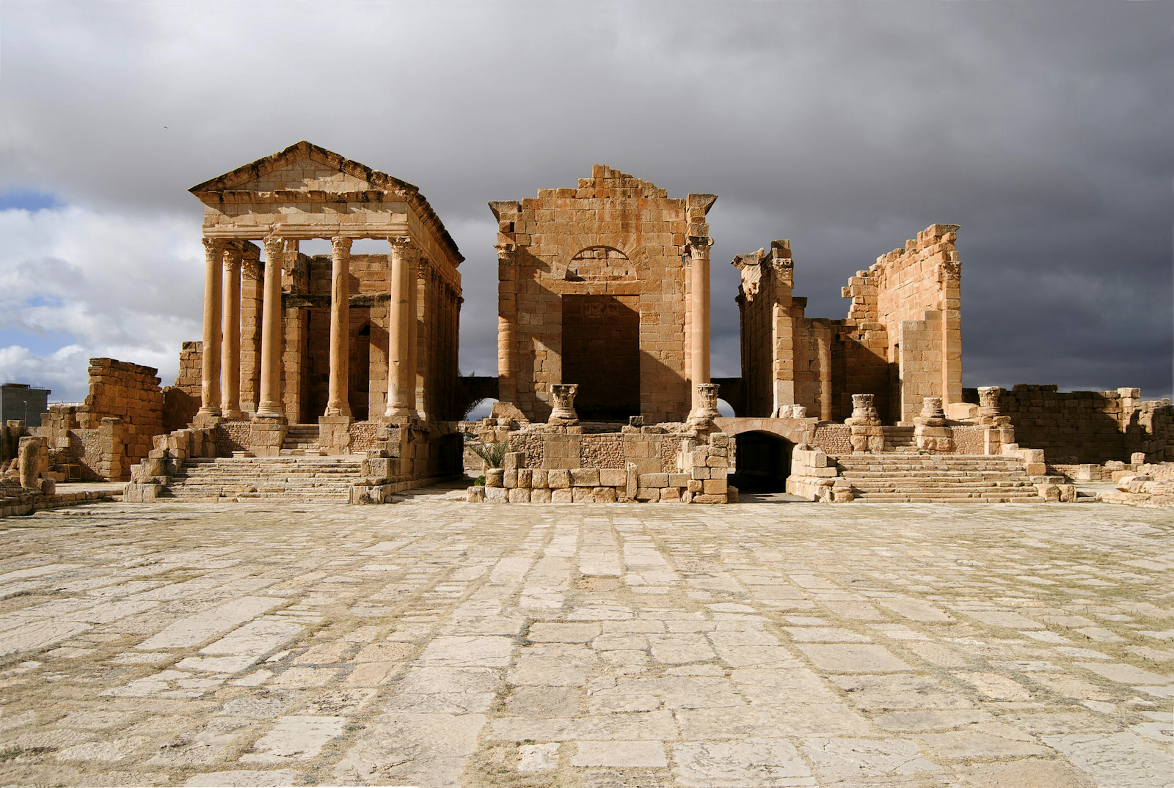 Temples dedicated to the Roman gods Jupiter, Juno and Minerva at the archaeological site of Sufetula, Sbeitla, Tunisia © Giulia Rossi Ferrini / Getty Images