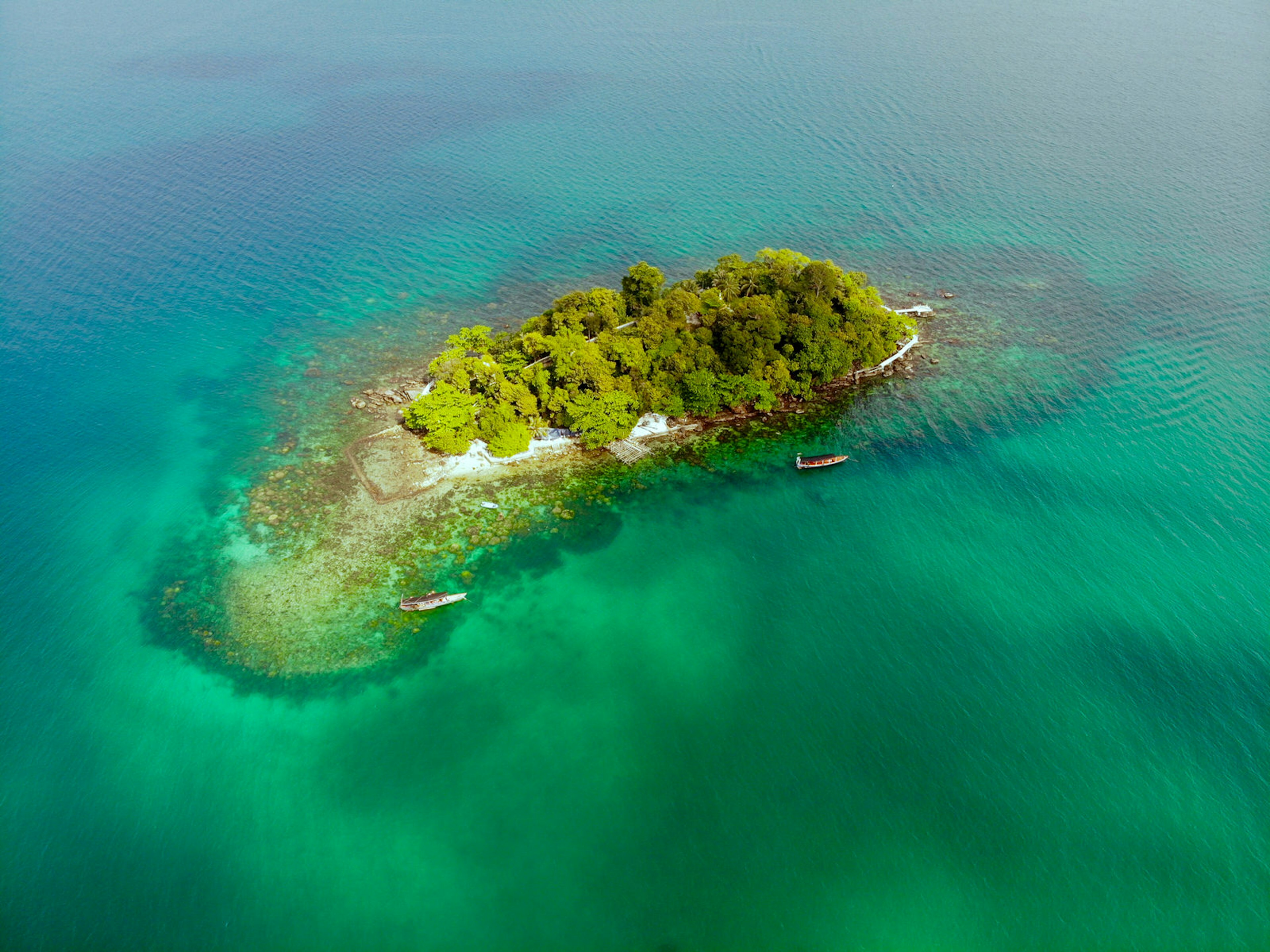 Kaoh Toch Island with clear turquoise water near Koh Rong, Cambodia © Tony Calandruccio / Shutterstock