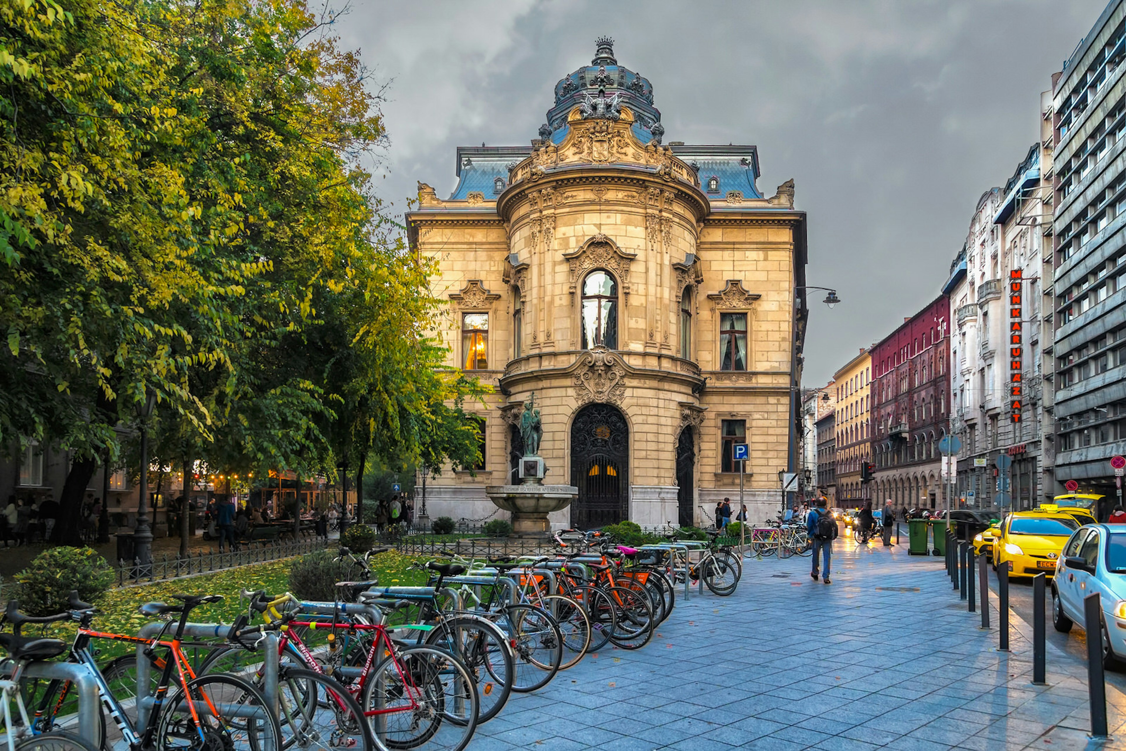 Ervin Szabó Central Library, a grand library in Budapest housed in a former palace