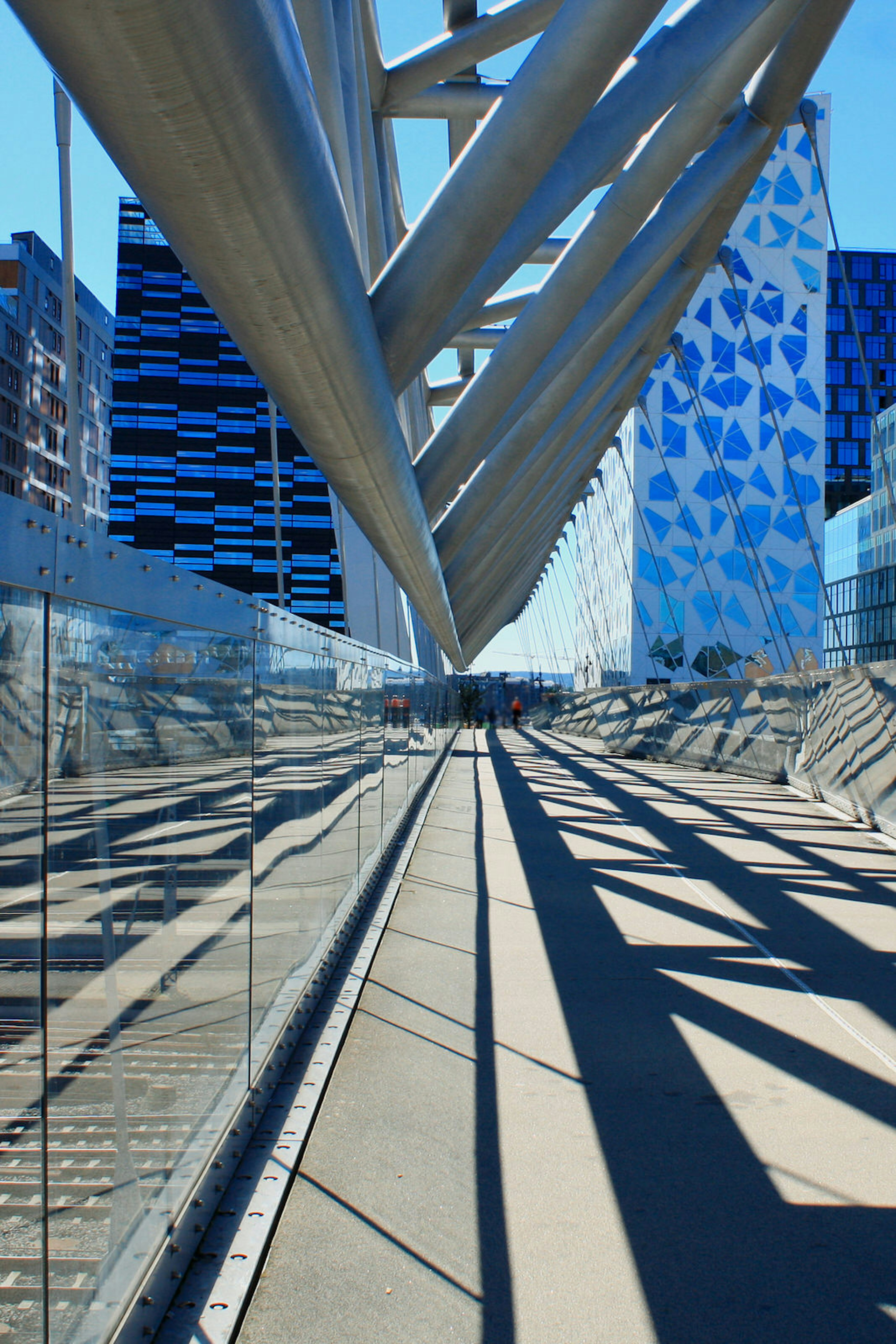 The Akrobaten Bridge between the Grønland and Bjørvika neighbourhoods, Oslo, Norway © miroslav110 / Shutterstock